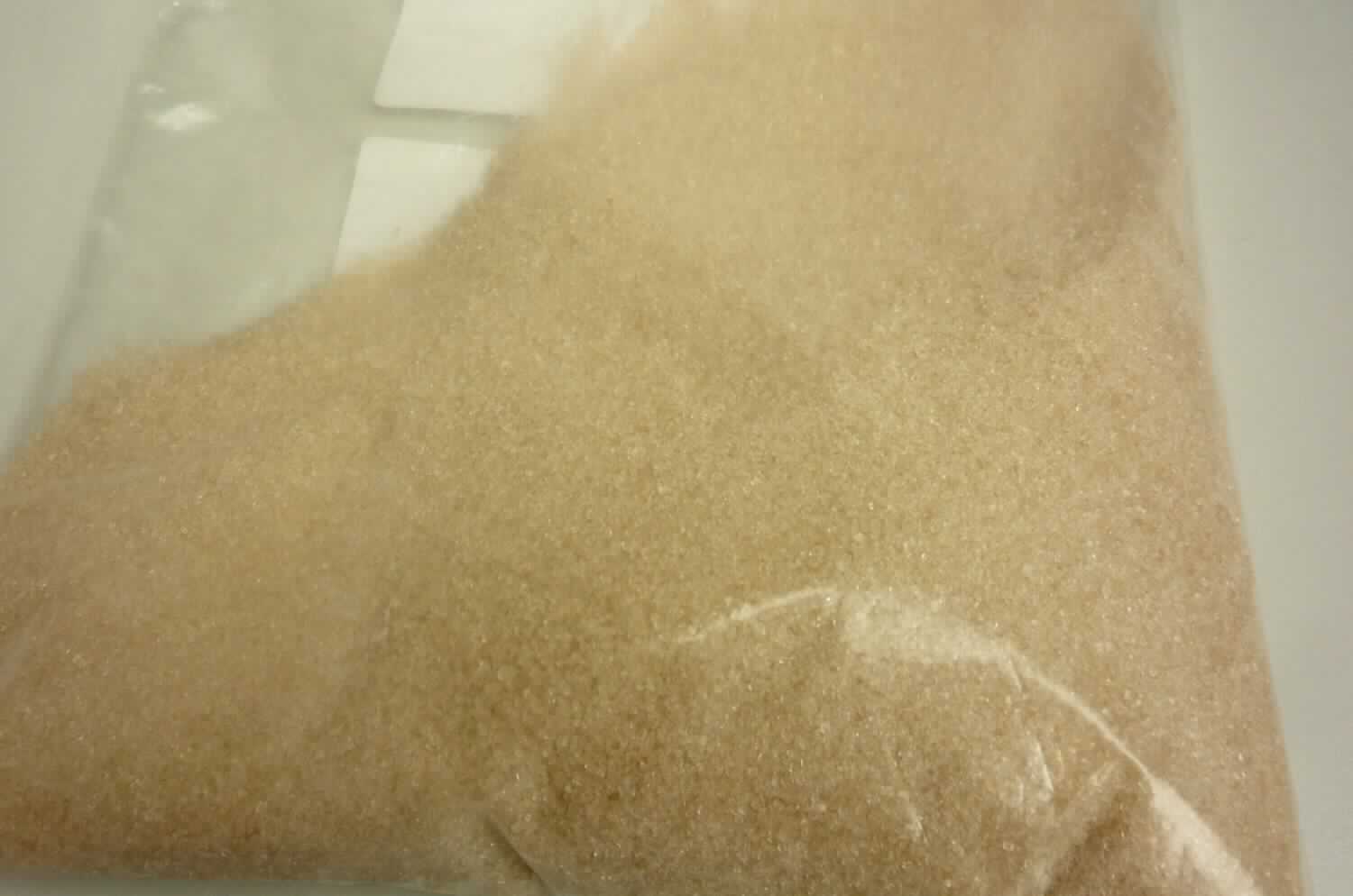 Rohrohrzucker

Bei der vorgelegten Warenprobe handelt es sich um ein hellbraune, feine Kristalle, lose verpackt in einem Folienbeutel. Zur Zusammensetzung und Herkunft wurden Angaben gemacht.

Das Erzeugnis ist als "Rohzucker, ohne Zusatz von Aroma- oder Farbstoffen; anderer Rohrzucker, anderer (als zur Raffination bestimmt)" in die Unterposition 1701 1490 der Kombinierten Nomenklatur einzureihen.