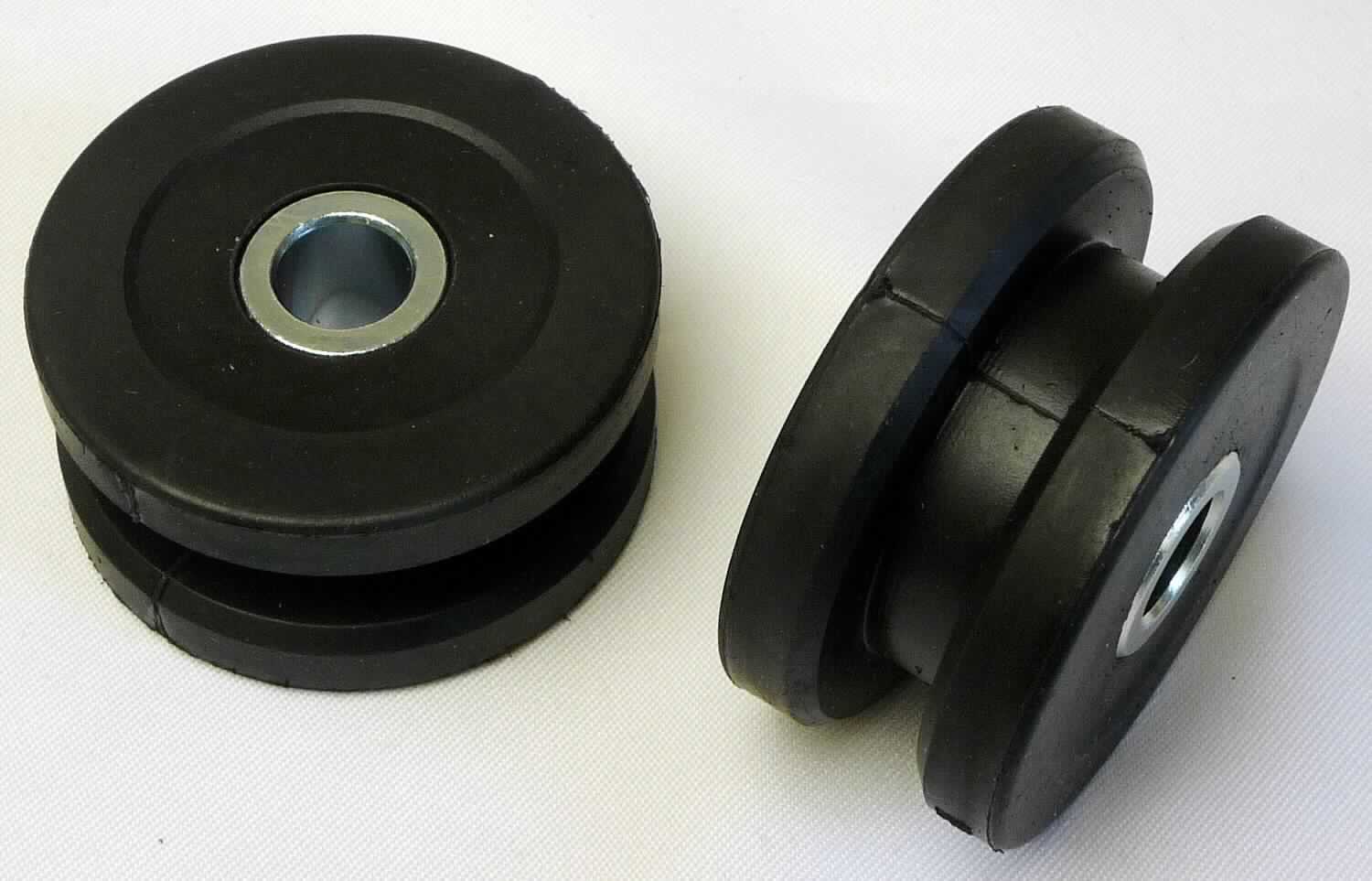 Angaben des Antragstellers:
Schwingungsdämpfer
Verwendungszweck: Dämpfungsfunktion. Das Teil wird in Heizkörper / Klimaanlagen im Kfz eingebaut.
Material: EPDM-Kautschuk

Untersuchungsergebnisse an Warenmustern:
Ringförmige Formteile mit umlaufender Nut aus einem schwarzen, elastischen Material (Außendurchmesser: ca. 5,0 cm, Innendurchmesser: ca. 1,1 cm; Höhe: ca. 2,4 cm). In der Mitte des Formteils befindet sich ein Metallring.

Befund:
Aufgrund der Verwendung als Dämpfer ist der Kautschukanteil für die Ware charakterverleihend. Danach liegt ein Gummi-Metall-Teil von der für Kraftfahrzeuge der Positionen 8701 bis 8705 bestimmten Art im Sinne der Unterposition 4016 9952 vor.