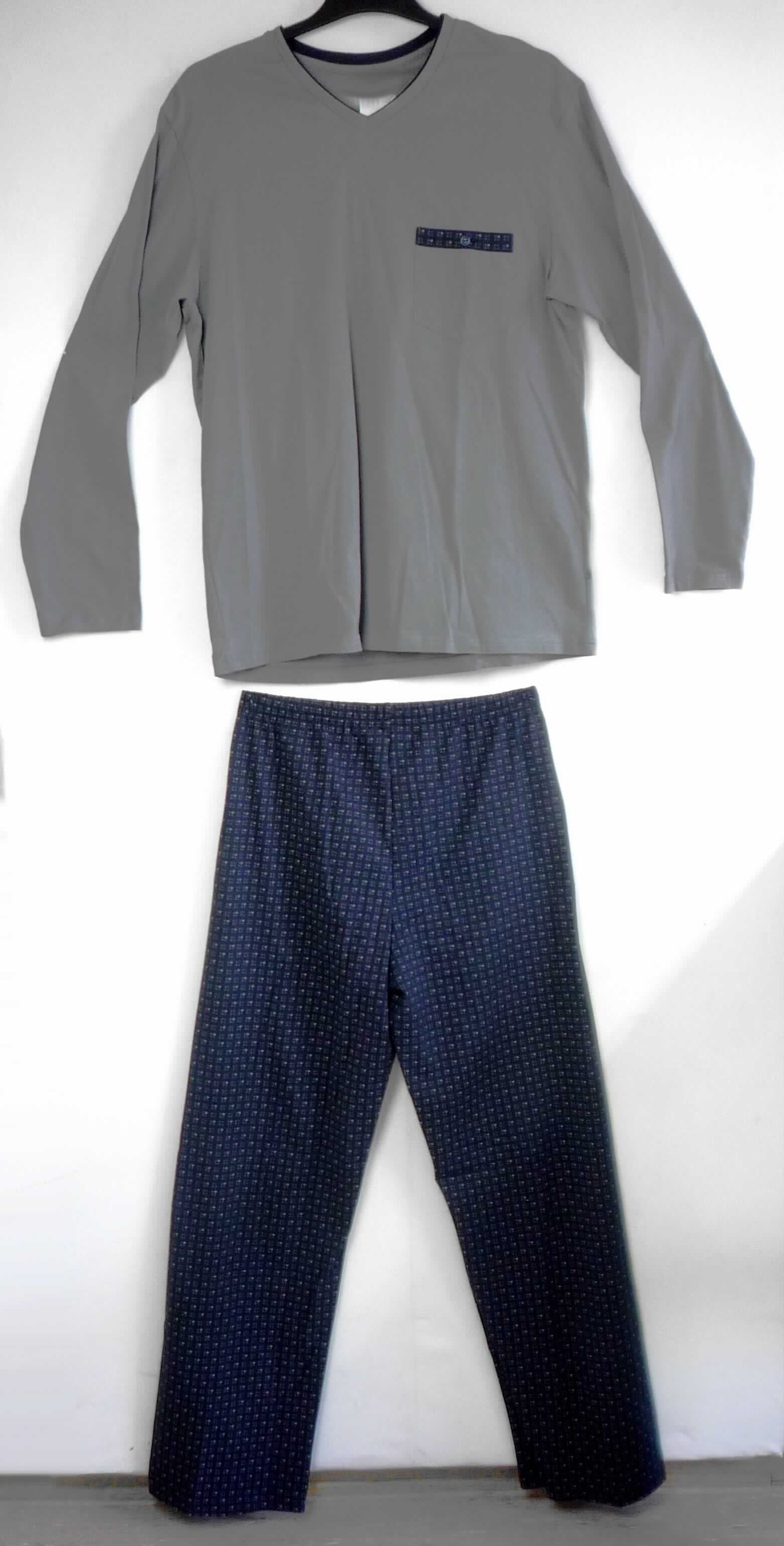 Modisches Unterhemd und lange Hose, sog. Herrenpyjama, Art. 154446, Größe M, Foto siehe Anlage,
- als zweiteilige Zusammenstellung; kein Schlafanzug, da die Kleidungsstücke nach ihren objektiven Merkmalen 
  (insbesondere nach Schnitt, Material und Gesamteindruck) unterschiedslos im Bett oder an anderen Orten 
  getragen werden können und daher nicht dazu bestimmt sind, ausschließlich oder im Wesentlichen als
  Nachtkleidung getragen zu werden,
- keine Kombination, u. a. weil ein Kleidungsstück der Position 6109 (modisches Unterhemd) nicht als Bestandteil 
  einer Kombination zugelassen ist,
- lange Hose:
-- aus ca. 0,7 mm dicken, bedruckten Gewirken aus laut Antrag 100 % Baumwolle,
-- in der Taille abschließend, mit einem elastischen Taillenbund,
-- ohne Öffnung und ohne Verschluss; ohne Hinweise auf den Trägerkreis (unisex, somit keine Einreihung als
   Männerkleidung),
-- mit knöchellangen Hosenbeinen, an den Beinabschlüssen durch Umschlagen und Festnähen gesäumt,
-- aufgrund der verwendeten Flächenerzeugnisse keine Ware des Kapitels 62.

"Lange Hose, aus Gewirken, für Frauen, aus Baumwolle"