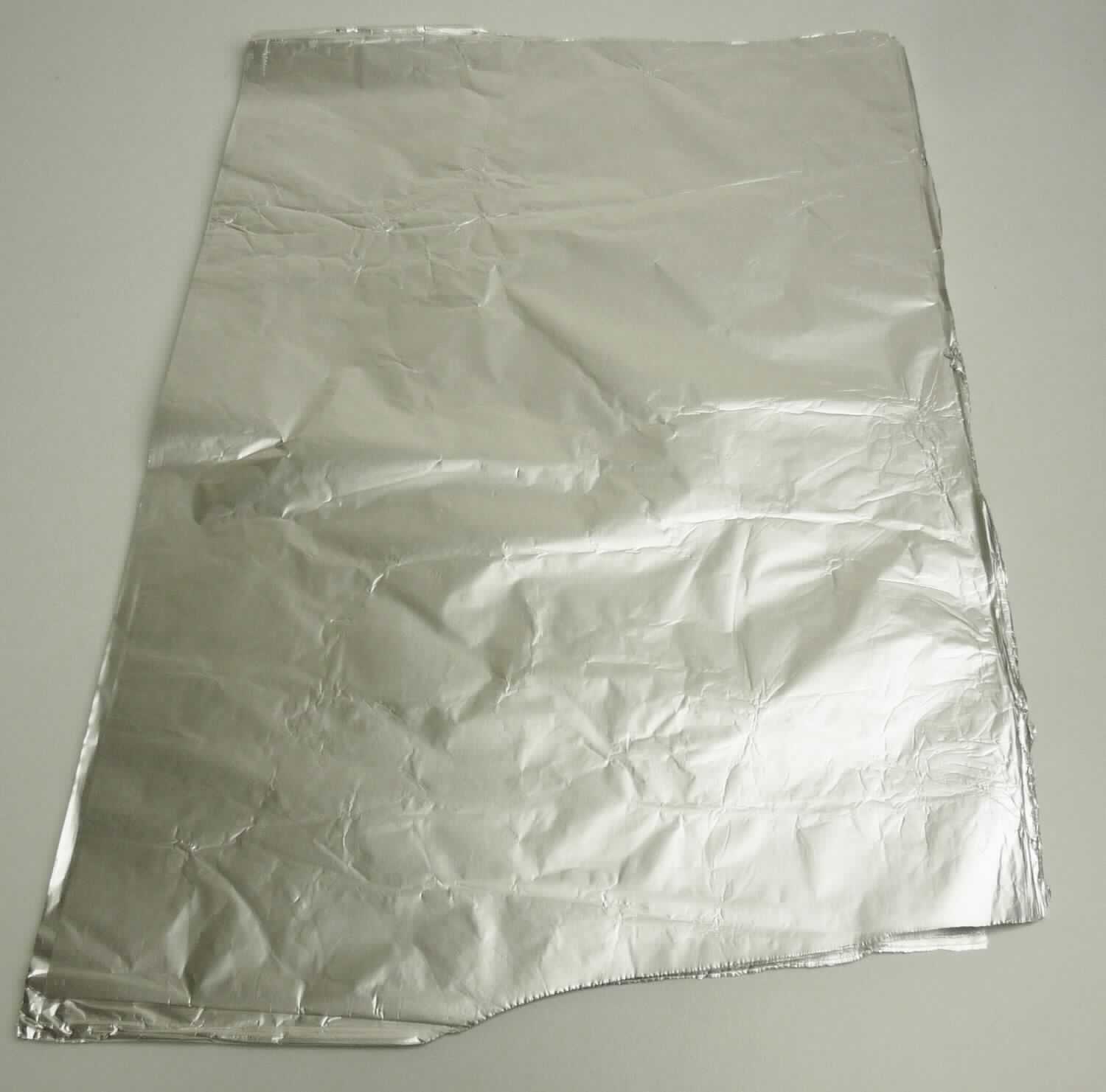 Folien aus Aluminium

Bei der Ware handelt es sich nach den Angaben um gewalzte, metallische Flacherzeugnisse (Folien) mit einer Dicke von 0,006 - 0,0065 mm in Rollen mit einem Stückgewicht von mehr als 10 kg. Die Erzeugnisse bestehen aus Aluminiumlegierungen mit den Werkstoffbezeichnungen AA1235, AA1200, AA8079 mit gewichtsmäßig überwiegendem Aluminiumgehalt. Die Breite beträgt zwischen 940 mm und 1290 mm. Die Aluminiumfolien werden für den weiteren Verkauf mit Kaschierungen versehen und oberflächlich lackiert. 

Die Ware ist aufgrund ihrer Beschaffenheit als andere Folien aus Aluminium, ohne Unterlage, nur gewalzt, mit einer Dicke von weniger als 0,021 mm, in Rollen mit einem Stückgewicht von mehr als 10 kg in die 
Codenummer 7607 1119 93 0 des Zolltarifs einzureihen.