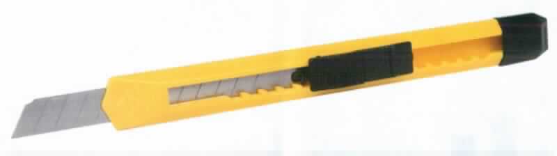 "Messer mit nicht feststehender Klinge"; sog. Cuttermesser

- mit schneidender, diagonaler, nicht feststehender Klinge aus unedlem Metall, 
  mit Sollbruchstellen versehen

- in einem Gehäuse mit Klingenschieber und Feststellbügel, jeweils aus Kunststoff

Abbildung siehe Anlage.

Derartige Waren gehören als "Messer mit nicht feststehender Klinge aus unedlem Metall" zur 
Codenummer 8211 9300 00 0 des Zolltarifs (ZT).