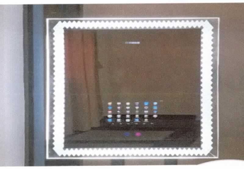 Zusammengesetzte Ware aus Spiegel und automatischer Datenverarbeitungsmaschine, sog. 10,1'' Mirror, ohne charakterbestimmenden Bestandteil. Das Erzeugnis besteht aus einem Spiegel aus metallisiertem Glas mit einer integrierten Datenverarbeitungsmaschine, im Wesentlichen bestehend aus einer Zentraleinheit mit Prozessor, Arbeitsspeicher, Festspeicher, WLAN-Modul sowie Grafik- und Audiobausteinen in dem Gehäuse mit berührungsempfindlichem 10,1'' Bildschirm und Ethernet-Schnittstelle.
Das Gerät verfügt über Speicher für Datenverarbeitungsprogramme und Daten, ist frei programmierbar nach Benutzeranforderungen, vermag Rechenoperationen nach Benutzeranweisungen durchzuführen und ist in der Lage, den Programmablauf durch logische Entscheidungen selbst zu ändern.

Die Ware wird als "automatische Datenverarbeitungsmaschine, nicht tragbar, eine Zentraleinheit sowie eine Eingabe- und Ausgabeeinheit in einem gemeinsamen Gehäuse enthaltend" eingereiht.

Anlage: 1 Abbildung