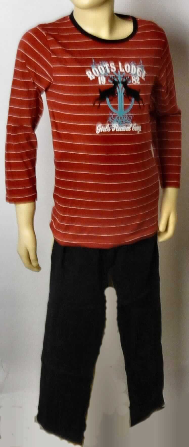 T-Shirt und lange Hose, sog. Mädchen-Schlafanzug, Größe 128, Foto siehe Anlage,
- als zweiteilige Zusammenstellung; kein Schlafanzug, da die Kleidungsstücke nach ihren objektiven Merkmalen 
  (insbesondere nach Schnitt, Ausstattung und Gesamteindruck) unterschiedslos im Bett oder an anderen Orten 
  getragen werden können und daher nicht dazu bestimmt sind, ausschließlich oder im Wesentlichen als 
  Nachtkleidung getragen zu werden,
- keine Kombination, u. a. weil ein Kleidungsstück der Position 6109 (T-Shirt) nicht als Bestandteil einer 
  Kombination zugelassen ist,
- T-Shirt:
-- aus ca. 0,7 mm dicken (leichten), buntgewirkten Gewirken aus laut Antrag 100 % Baumwolle,
-- über den Schritt reichend (Rückenlänge: ca. 54 cm),
-- mit einem runden, leicht halsfernen Ausschnitt mit kontrastfarbener Randeinfassung, 
-- ohne Öffnung und ohne Verschluss,
-- mit langen, enganliegenden Ärmeln,
-- vorn mit einem großflächigen Aufdruck verziert,
-- am unteren Rand durch Umschlagen und Festnähen gesäumt.

"T-Shirt, aus Gewirken, aus Baumwolle"