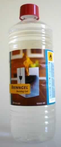 Angaben: Bezeichnung: Brenngel - Verkaufseinheit: 1000 ml Flasche - Bestandteile: Ethanol 50 % / Isopropanol 25 % / Zellulose und Wasser = der Rest 25 % - Verwendungszweck: zur Nutzung in dekorativen Feuerstellen.

Feststellungen: Äußere Beschaffenheit des vorgelegten Warenmusters: Eine zylindrische Original-Flasche mit einem Etikett mit u.a. dem Aufdruck "BRENNGEL DF1171-00 - 1000 ml - HEISSNER - Leicht entzündlich - Reizend - Verwendung: Für alle dekorativen Feuerstellen" enthielt:  eine farblose, viskose Flüssigkeit.

Die Angaben der Antragstellerin werden als zutreffend unterstellt.

Befund: Danach handelt es sich zolltariflich bei dem Erzeugnis um eine Ware aus leicht entzündlichen Stoffen im Sinne der Anmerkung 2 zu Kapitel 36, der Position 3606 des EZT.