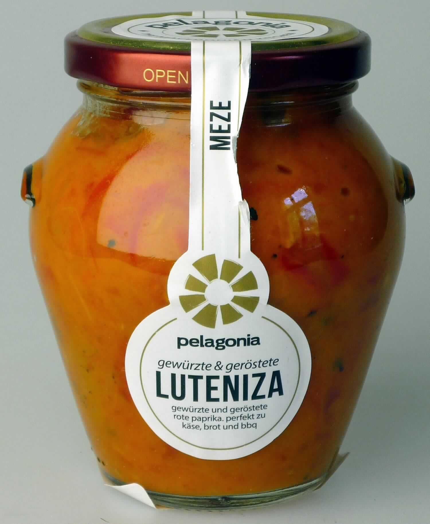 Gemüsemischung, zubereitet.

Antragsangaben (als zutreffend unterstellt): PELAGONIA Luteniza. Zutaten: Rote Paprika, Karotten, Tomatenpüree, Sonnenblumenöl, Petersilie, Gewürze.

Äußere Beschaffenheit des vorgelegten Warenmusters: orange-rote, stückige, inhomogene, scharf, würzig und nach Paprika mit brennendem Geschmack schmeckende Masse, welche u.a. Paprika- und Karottenstückchen enthält. Aufmachung: Original-Schraubdeckelglas mit einem Nettogewicht von 314 g. Warenaufschrift, auszugsweise: "gewürzte & geröstete LUTENIZA; gewürzte und geröstete rote paprika. perfekt zu käse, brot und bbq." 

Anderes Gemüse, anders als mit Essig oder Essigsäure zubereitet oder haltbar gemacht, nicht gefroren, ausgenommen Erzeugnisse der Position 2006, Mischungen von Gemüsen, nicht in Form von Pulver.