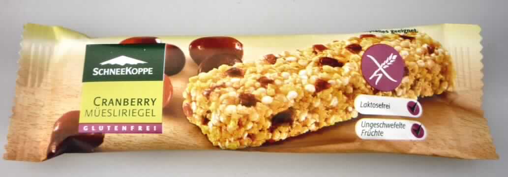 Müsliriegel.

Antragsangaben (als zutreffend unterstellt): Cranberry Müsliriegel, Art. Nr. 865088. Zutaten: Sojakerne 37,9 %, Zucker, Getreide-Crispies, Traubenzucker, Cranberries (Zucker, Cranberries, Pflanzenöl) 6,9 %, Glucosesirup, Fruchtzucker, Quinoa gepufft, Haselnüsse 2,8 %, Pflanzenfett, Feuchthaltemittel Sorbit, Heidelbeeren getrocknet 0,4 %, Kochsalz, Säuerungsmittel Citronensäure, Aromen.

Beschaffenheit der vorgelegten Warenprobe: Originalkarton mit 7 Faltschachteln zu je 3 einzeln in Schlauchfolie verpackten Riegeln. Aufdruck, auszugsweise: "Schneekoppe, Cranberry Müesliriegel, 22 g." Inhalt: Riegel (ca. 9 x 3 x 1,4 cm) aus kleinen Stückchen von Sojakernen, Früchten, Haselnüssen und geblähten Getreideerzeugnissen, süß, fruchtig und nach Getreideerzuegnissen schmeckend.
Zuckergehalt i. S. der ZAnm 2 a), 1. Anstrich zu Kap 20 (gem. Deklaration): mehr als 9 GHT. 
Zuckerzusatz i. S. der ZAnm 3, 2. Anstrich zu Kap 20: enthalten.

Die Früchte, Nüsse und anderen Samen bestimmen den Charakter der Ware. Eine Einreihung in die Position 1904 der KN ist ausgeschlossen.

Früchte, Nüsse und andere genießbare Pflanzenteile, in anderer Weise zubereitet oder haltbar gemacht, auch mit Zusatz von Zucker, anderen Süßmitteln oder Alkohol, anderweit weder genannt noch inbegriffen, andere als in den Unterpositionen 2008 1110 bis 2008 9276 genannt, andere.