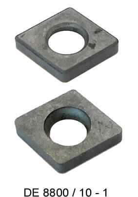 "Unterlegplatte"; es handelt sich um rautenförmige Erzeugnisse (Länge x Breite x Dicke: ca. 12 mm x 12 mm x 3 mm) aus Hartmetall auf der Grundlage von Wolframcarbid und Cobalt als Bindemittel (Material HTi10). 
Die in der Mitte mit einer runden Bohrung versehenen Erzeugnisse dienen der Positionierung von Wendeschneidplatten auf einem Halter (beide nicht Gegenstand dieser vZTA).
-Angaben laut Antragsteller-

Abbildung siehe Anlage.

Derartige Erzeugnisse gehören als "Waren aus Cermets" zur Codenummer 8113 0090 90 des Integrierten Zolltarifs der EG (TARIC).