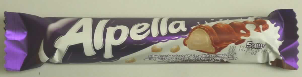Waffelriegel mit Schokoladenüberzug

Antragsangaben: 
1321-7 Alpella 5Hills Schokoladenwaffel mit Haselnusscreme 33 g

Beschaffenheit des vorgelegten Warenmusters:
Bunt bedruckter, etikettierter (in deutscher Sprache) Original-Schlauchfolienbeutel; der Aufdruck enthält 
Angaben zum Erzeugnis (Milk Chocolate Coated Wafer with Hazelnut Cream; Schokoladenwaffel mit 
Haselnusscreme; 33 g) und zu den Zutaten (siehe Feld 8); darin ein vollständig mit Milchschokolade 
überzogener dünnwandiger Waffelhohlkörper (Länge ca. 15 cm; Breite ca. 3,0 cm; Höhe bis zu 2 cm) 
mit 4 Einschnürungen (Bruchrillen),und mit einer braunen Fettcreme gefüllt; Geschmack nach Waffel-
gebäck mit Haselnusscreme und Milchschokolade, süß.

Wassergehalt*: 10 GHT oder weniger 
Stärke/Glucose**: 5 bis weniger als 25 GHT
Saccharose/Invertzucker/Isoglucose***: 30 bis weniger als 50 GHT
Milchfett***: 1,5 bis weniger als 3 GHT 
Milchprotein****: 0 bis weniger als 2,5 GHT 

*: berechnet aus der Nährwerttabelle
**: festgestellt gemäß VO (EG) 900/2008, VO (EU) 118/2010
***: festgestellt gemäß VO (EG) 900/2008
****: abgeleitet aus den Analysendaten in Verbindung mit der Zutatenliste 

Backware, Waffel mit einem Wassergehalt von 10 GHT oder weniger, vollständig mit Schokolade überzogen, 
in unmittelbaren Umschließungen mit einem Gewicht des Inhalts von 85 g oder weniger
