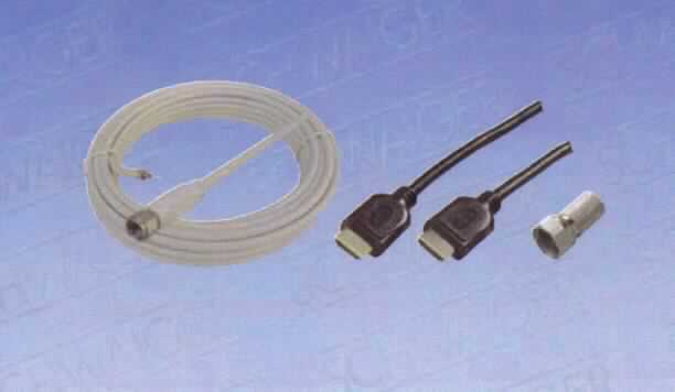 SAT-HDTV-Anschlussset (HDSET102 011), bestehend aus
- einem isolierten Koaxialkabel mit einem fest montiertem F-Stecker, mit einer Länge von 10 m, für eine Spannung von weniger als 1.000 V;
- einem isolierten HDMI-Kabel mit Anschlussstücken an beiden Enden, mit einer Länge von 1,5 m, für eine Spannung von weniger als 1.000 V;
- einem sog. F-Stecker;
- als Warenzusammenstellung in Aufmachung für den Einzelverkauf zur Verbindung von SAT-Anlagen/Außenantennen mit Receivern und Fernsehgeräten in einem handelsüblichen Karton.

Das Koaxialkabel bestimmt hinsichtlich der Länge, des Wertes und der Bedeutung den Charakter der Warenzusammenstellung.

Das Set ist als "isoliertes elektrisches Kabel, kein Wickeldraht, Koaxialkabel oder anderer koaxialer elektrischer Leiter" einzureihen.