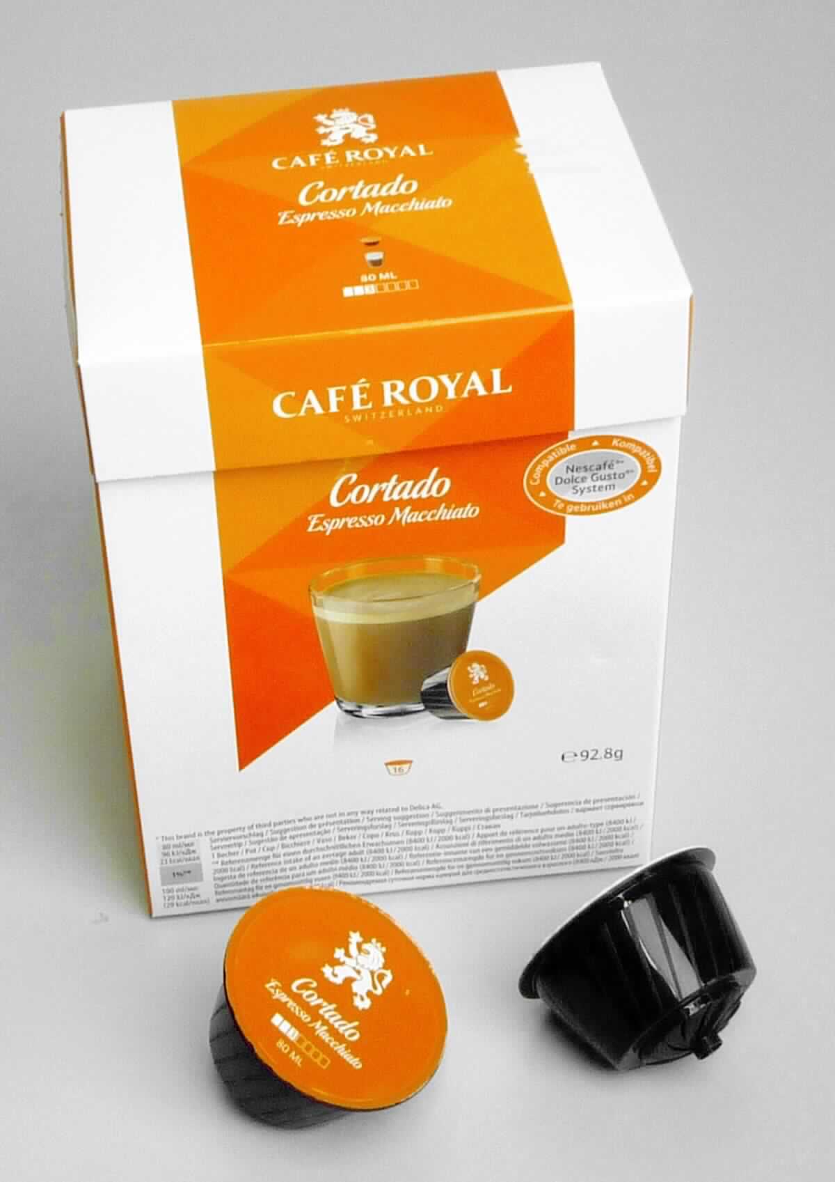 Milchpulver mit löslichem Kaffee, in Kunststoffkapseln

Beschaffenheit der vorgelegten Warenprobe:
Weiß-orangefarbene Faltschachtel (ca. 16,5 cm x 12 cm x 9,5 cm) mit Aufdruck der Warenbezeichnung 
"Cortado / Espresso Macchiato" sowie der Angaben u. a. zu den Zutaten (im Wesentlichen Vollmilchpulver 
und löslicher Kaffee), zum Nährwert, zur Zubereitung und zur Inhaltsmenge (16 Kapseln á 5,8 g); darin ein 
weißer, silberfarben bedruckter Folienbeutel mit 16 braunen, mit orangefarbener Folie fest verschlossenen, 
runden Kunststoffkapseln.

Inhalt: Mischung aus einem hellbraun erscheinenden Pulver und einem feinen, dunkelbraunen Granulat; 
Geschmack bitter nach Kaffee, schwach milchige Note, nicht süß; anleitungsgemäße Zubereitung ergibt 
ein Milchkaffeegetränk.

Milchfett (abgeleitet aus der Rezeptur): mehr als 1,5 GHT
Milchprotein (abgeleitet aus den Rezepturangaben): mehr als 2,5 GHT

Zubereitung auf der Grundlage von Auszügen aus Kaffee, mehr als 1,5 GHT Milchfett und mehr als 
2,5 GHT Milchprotein enthaltend