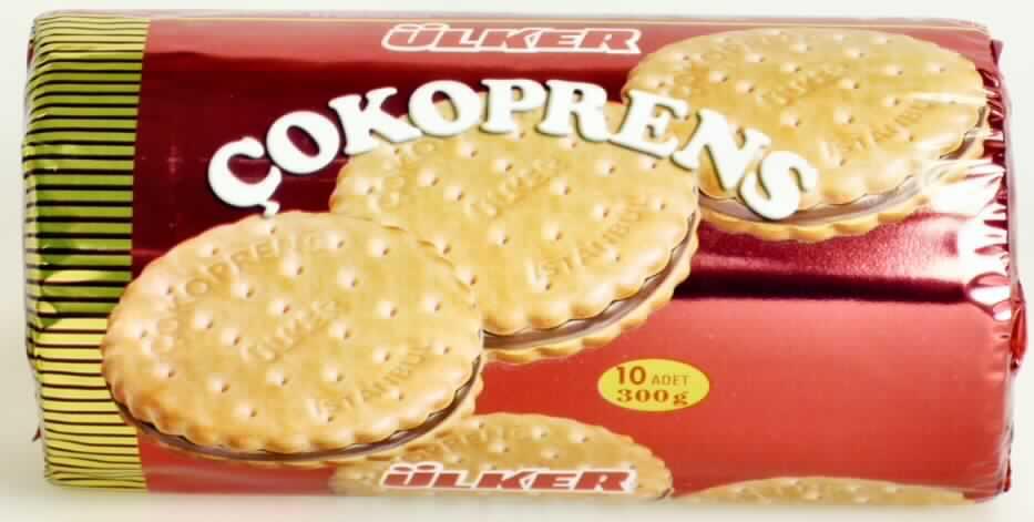 Doppelkeks mit Haselnuss-Kakaocremefüllung

Vertrauliche Angaben zur Zusammensetzung (s. Feld 8) und ein Warenmuster lagen vor.

Bunt bedruckter Schlauchfolienbeutel mit Angaben zum Produkt und zu den Zutaten. Darin runde, hellbraune, 
Doppelkekse (7,5 cm x 1,4 cm) mit brauner, cremiger Füllung; Geschmack: nach süßem Gebäck, Schokolade 
und Nuss. 

Wassergehalt im Keksanteil*: 12 GHT oder weniger
Fettgehalt im Keksanteil*: 35 GHT oder weniger 
Stärke/Glucose**: 25 bis weniger als 50 GHT
Saccharose/Invertzucker/Isoglucose**: 5 bis weniger als 30 GHT
Milchfett**: weniger als 1,5 GHT
Milchprotein**: weniger als 2,5 GHT

*: berechnet aus den Rezepturangaben
**: berechnet aus den Rezepturangaben gem. VO (EG) 900/2008

Backware, kakaohaltig, Kekse gesüßt, ohne kakaohaltigen Überzug, mit einem Gehalt an Milchfett von weniger 
als 8 GHT, Doppelkeks
