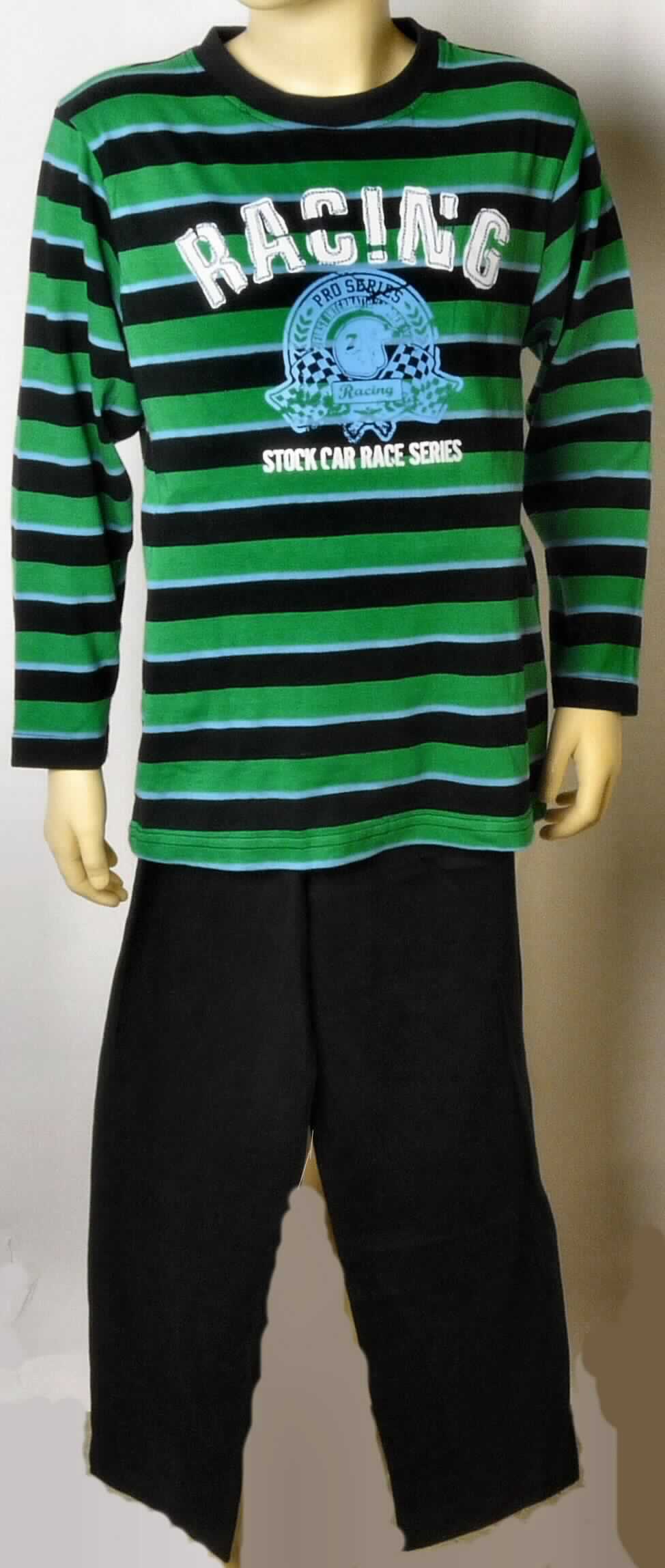 Modisches Unterhemd und lange Hose, sog. Jungen-Schlafanzug, Größe 128, Foto siehe Anlage,
- als zweiteilige Zusammenstellung; kein Schlafanzug, da die Kleidungsstücke nach ihren objektiven Merkmalen 
  (insbesondere Schnitt, Material und Gesamteindruck) unterschiedslos im Bett oder an anderen Orten getragen 
  werden können und daher nicht dazu bestimmt sind, ausschließlich oder im Wesentlichen als Nachtkleidung 
  getragen zu werden,
- keine Kombination, u. a. weil ein Kleidungsstück der Position 6109 (modisches Unterhemd) nicht als Bestandteil
  einer Kombination zugelassen ist, 
- modisches Unterhemd:
-- aus ca. 0,6 mm dicken (leichten), buntgewirkten Gewirken aus laut Antrag 100 % Baumwolle,
-- über den Schritt reichend (Rückenlänge: ca. 55 cm),
-- mit einem runden Halsausschnitt mit kontrastfarbener Randeinfassung,
-- ohne Öffnung und ohne Verschluss,
-- mit langen Ärmeln,
-- vorn mit einem großflächigen Aufdruck,
-- modisch gestaltet, wird unmittelbar auf der Haut getragen,
-- am unteren Rand durch Umschlagen und Festnähen gesäumt.

"Unterhemd, aus Gewirken, aus Baumwolle"