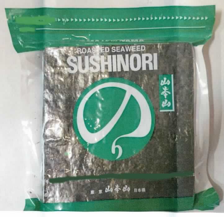 Meeresalgenblätter, geröstet.

Antragsangaben: Meeresalgen, geröstet (Yakinori); Zutaten: getrocknete, geröstete Meeresalgen (100 %); Nährwertangaben (je 100 g): 23 g Kohlenhydrate, davon 0 g Zucker. Verwendung: zur Herstellung von Sushi. 

Beschaffenheit des zur vZTA DE 8879/12-1 vorgelegten Warenmusters: dünne, dunkelgrüne, nahezu quadratische Blätter aus augenscheinlich gepressten Algen, die in einem halbtransparenten Kunststoffbeutel mit Drucknahtverschluss aufgemacht sind. Warenaufschrift (auszugsweise, mehrsprachig): "Roasted Seaweed; SUSHINORI; Netto: 125 g (50 Blaetter)." 
Zusatz von Alkohol (gemäß Angabe): nicht enthalten. 
Zusatz von Zucker i. S. der ZAnm 2 a) 2. Anstrich und der ZAnm 3 2.Anstrich zu Kap 20 (gemäß Angabe): nicht enthalten.

Die vorliegende Ware ist wegen des Röstens über das in der Position 1212 der KN inbegriffene Maß hinausgehend zubereitet.

Früchte, Nüsse und andere genießbare Pflanzenteile, in anderer Weise zubereitet oder haltbar gemacht, auch mit Zusatz von Zucker, anderen Süßmitteln oder Alkohol, anderweit weder genannt noch inbegriffen, andere als in den Unterpositionen 2008 11 bis 2008 97 der KN genannt, ohne Zusatz von Alkohol, ohne Zusatz von Zucker, andere, andere.