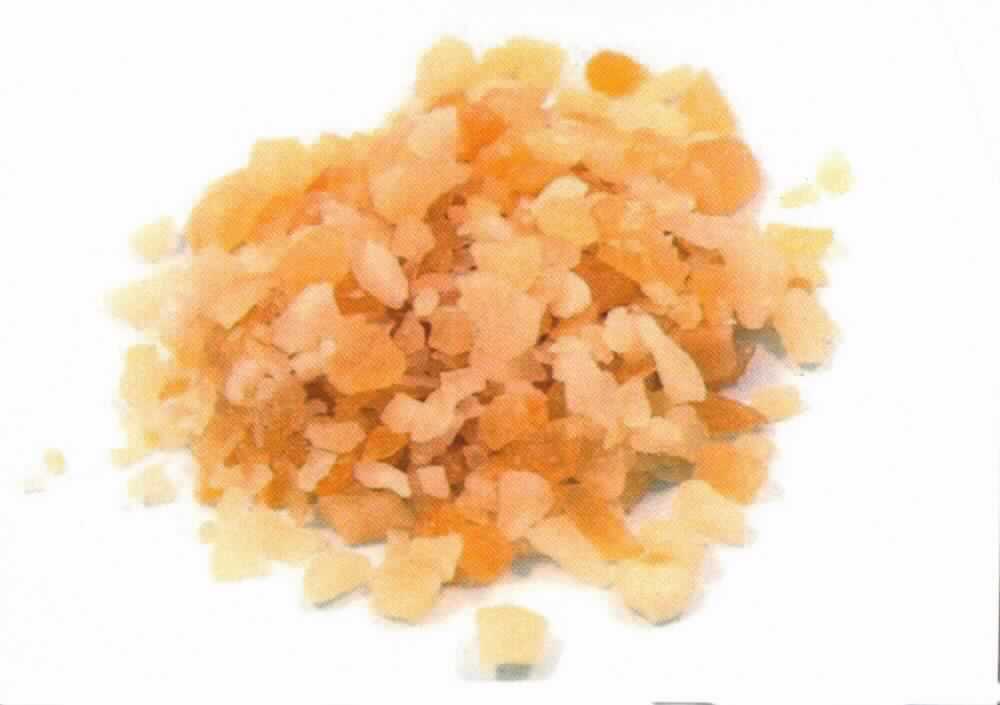 Zuckerware ohne Kakaogehalt; Popping Candy

Bei der vorgelegten Ware handelt es sich um ein Knistergranulat, sogenanntes Popping Candy, welches bei Kontakt mit Flüssigkeiten, z.B. im Mund, laut knisternd eingeschlossenes Kohlendioxid freisetzt. Die Ware kennzeichnet sich als weißes bis hellgelbes, uneinheitliches Granulat mit süßem, leicht malzigem Geschmack.

Nach den Angaben des Antragstellers enthält die Ware (gemäß VO (EG) Nr. 900/2008 und VO (EU) Nr. 118/2010): 
- Stärke/Glucose: 25 GHT bis weniger als 50 GHT,
- Saccharose/Invertzucker/Isoglucose: 30 GHT bis weniger als 50 GHT.
Gehalte an Milchfett und Milchprotein werden anhand der Zutatenliste ausgeschlossen.

Die Ware ist als Zuckerware ohne Kakaogehalt in die Position 1704 der Kombinierten Nomenklatur einzureihen.