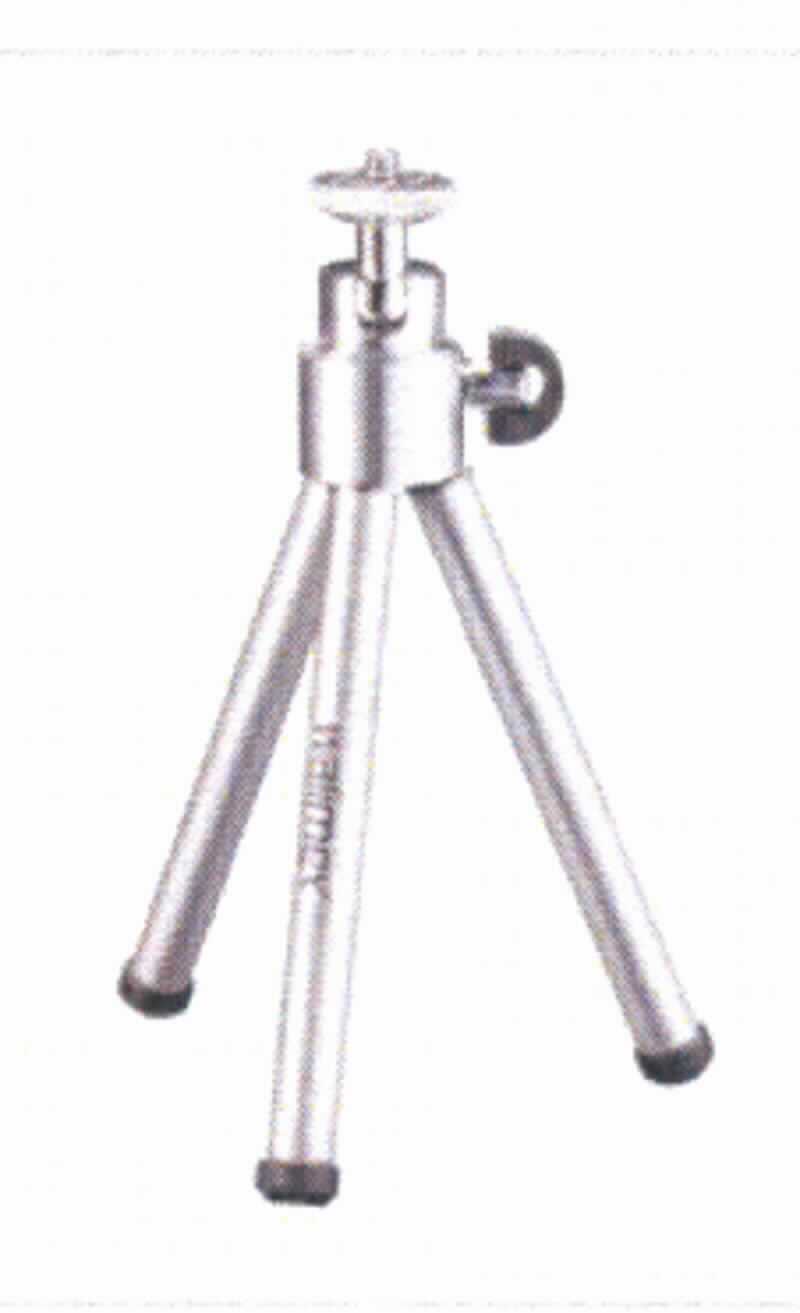 Bei dem sog. "walimex WT-070 Ministativ mit Kugelkopf" (Art. Nr.12117) bezeichneten Erzeugnis handelt es sich um ein Stativ für Kameras. Es verfügt im Wesentlichen über drei Beinsegmente mit einer Mittelsäule. Das aus Aluminium bestehende Stativ ist mit einem 1/4" Gewinde für Fotokameras ausgestattet, wiegt ca. 800 Gramm, ist ca. 265 mm hoch und mit einem Kugelkopf ausgestattet.

Das Erzeugnis wird als "Ein-, Zwei-, Dreibeinstative und ähnliche Waren, von der für Fotoapparate und Digitalkameras verwendeten Art" eingereiht.