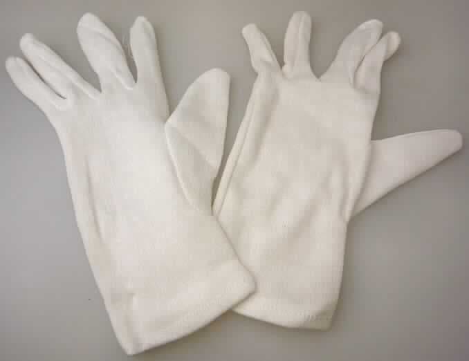 Fingerhandschuhe, sog. Baumwoll-Trikot-Handschuhe, Art.Nr. BTWS, Größe 08, Foto siehe Anlage,
- als Fünffingerhandschuhe gearbeitet,
- aus etwa 0,9 mm dicken, einfarbigen Gewirken aus laut Antrag Baumwolle,
- am unteren Rand durch Umschlagen und Festnähen gesäumt.

"Fingerhandschuhe, aus Gewirken, nicht mit Kunststoff oder Kautschuk getränkt, bestrichen oder überzogen,
 aus Baumwolle"
