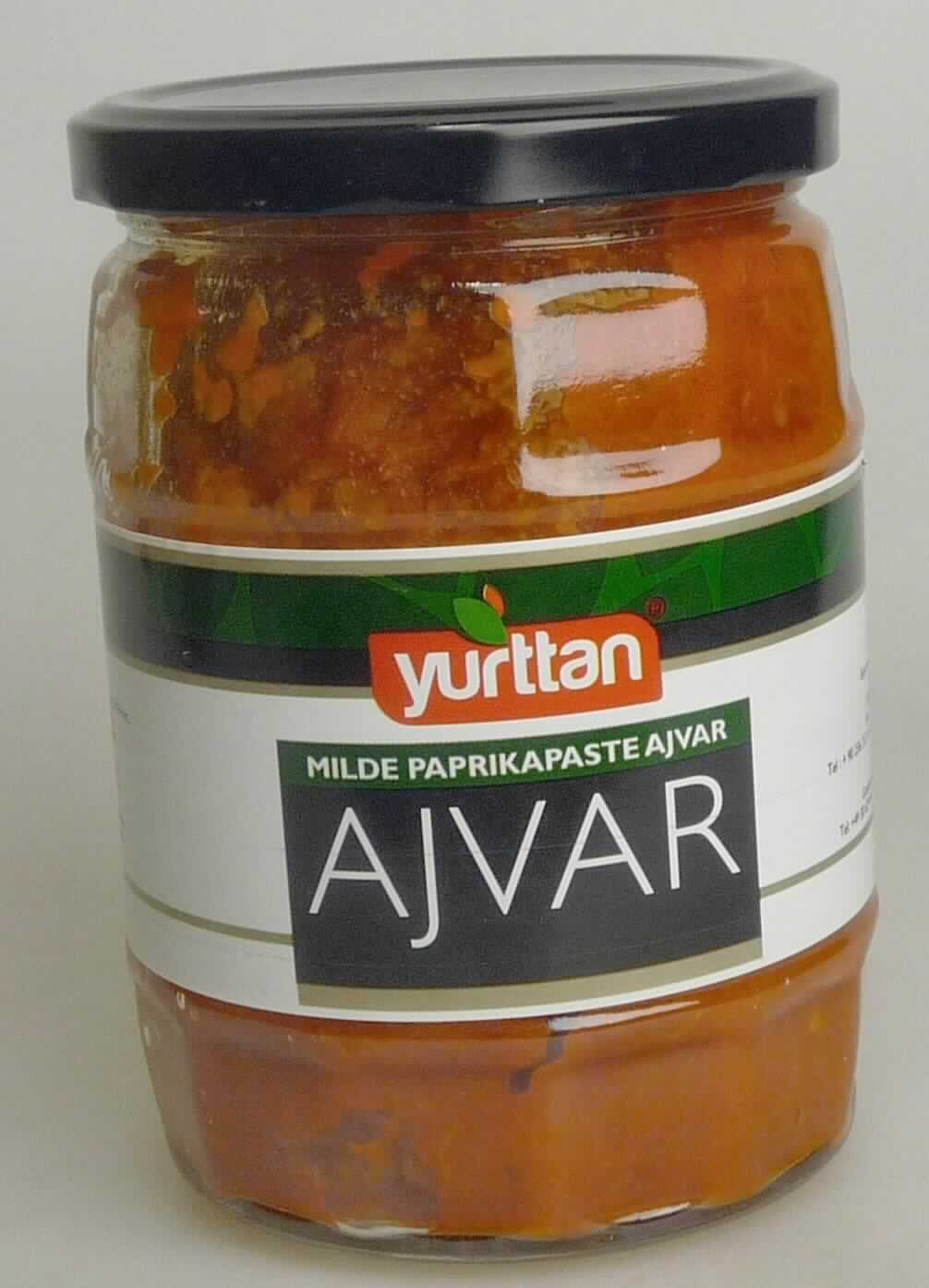 Ajvar.

Antragsangaben (als zutreffend unterstellt): Ajvar. Verwendungszweck: Soße oder Beilage. Zusammensetzung: Rote Paprika, Möhren, Auberginen, Pflanzenöl, Knoblauch, Salz, Weinessig (4 %). Herstellung: Die Zutaten werden angedünstet und mit Öl gekocht.

Äußere Beschaffenheit des vorgelegten Warenmusters: Aufmachung: Original-Schraubglas mit einem Nettogewicht von 540g. Warenaufschrift, auszugsweise: "yurttan, Milde Paprikapaste Ajvar." Inhalt: Rote, inhomogene, musartige Masse aus Paprikastückchen und anderen Gemüsebestandteilen, einem mildem Ajvar entsprechend schmeckend. 
Gehalt an freier flüchtiger Säure i. S. der ZAnm 1 zu Kap 20 (gemäß Angabe): weniger als 0,5 GHT.

Anderes Gemüse, anders als mit Essig oder Essigsäure zubereitet oder haltbar gemacht, nicht gefroren, ausgenommen Erzeugnisse der Position 2006, Mischungen von Gemüsen, nicht in Form von Pulver.