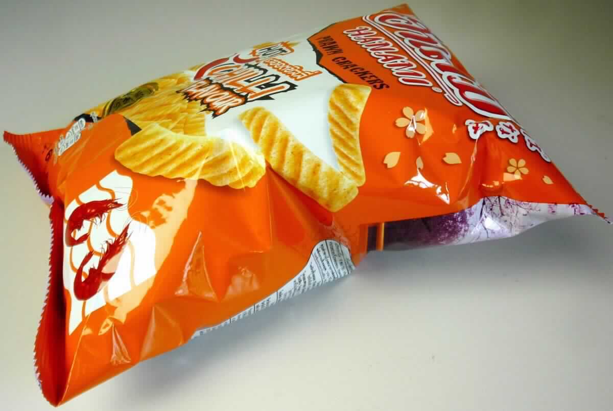 Garnelen-Cracker

Beschaffenheit des vorgelegten Warenmusters (in Originalumschließung):
Bedruckter und etikettierter Kunststoffschlauchfolienbeutel mit Angaben zum Erzeugnis (Garnelen-Cracker; 
"Chiligeschmack", scharf; 60 g) und zu den Zutaten (siehe Feld 8), darin gelb-orangefarbene, leicht gebogene, 
aufgeblähte, knusprige, spröde, geriffelte, ca. 4 - 5 cm lange, 0,8 cm breite und 0,8 cm dicke Gebäckstäbchen, 
Geruch leicht fischig, Geschmack nach würzigem Knabbergebäck mit Garnelenaroma, etwas scharf. 

Gehalt an Erzeugnissen gemäß Anmerkung 1 a) zu Kapitel 19: 20 GHT oder weniger (nach der Rezeptur) 
Stärke/Glucose*: 50 bis weniger als 75 GHT 
Saccharose/ Invertzucker/Isoglucose**: 0 bis weniger als 5 GHT 
Milchfett und Milchprotein: nach der Zutatenliste nicht enthalten
 
*: festgestellt gemäß VO (EG) 900/2008, VO (EU) 118/2010
**: festgestellt gemäß VO (EG) 900/2008

Backware, expandiertes Erzeugnis, gesalzen oder aromatisiert