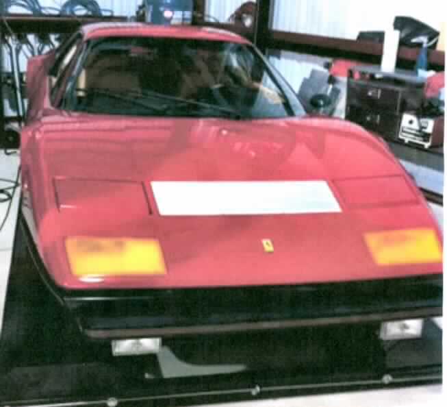 Gebrauchter Personenkraftwagen, mit Hubkolbenverbrennungsmotor mit Fremdzündung und einem Hubraum von 4.909 ccm, Typ Ferrari 512 BBI, Identifikationsnummer 512BB 4-2011, Baujahr 1981.
Eine Einreihung des Fahrzeugs als Sammlungsstück der Position 9705 kommt nicht in Betracht, weil es wegen der fehlenden Seltenheit nicht von geschichtlichem Wert ist. 

Der Wagen wird als gebrauchter Personenkraftwagen mit Hubkolbenverbrennungsmotor und einem Hubraum von mehr als 3.000 ccm eingereiht.