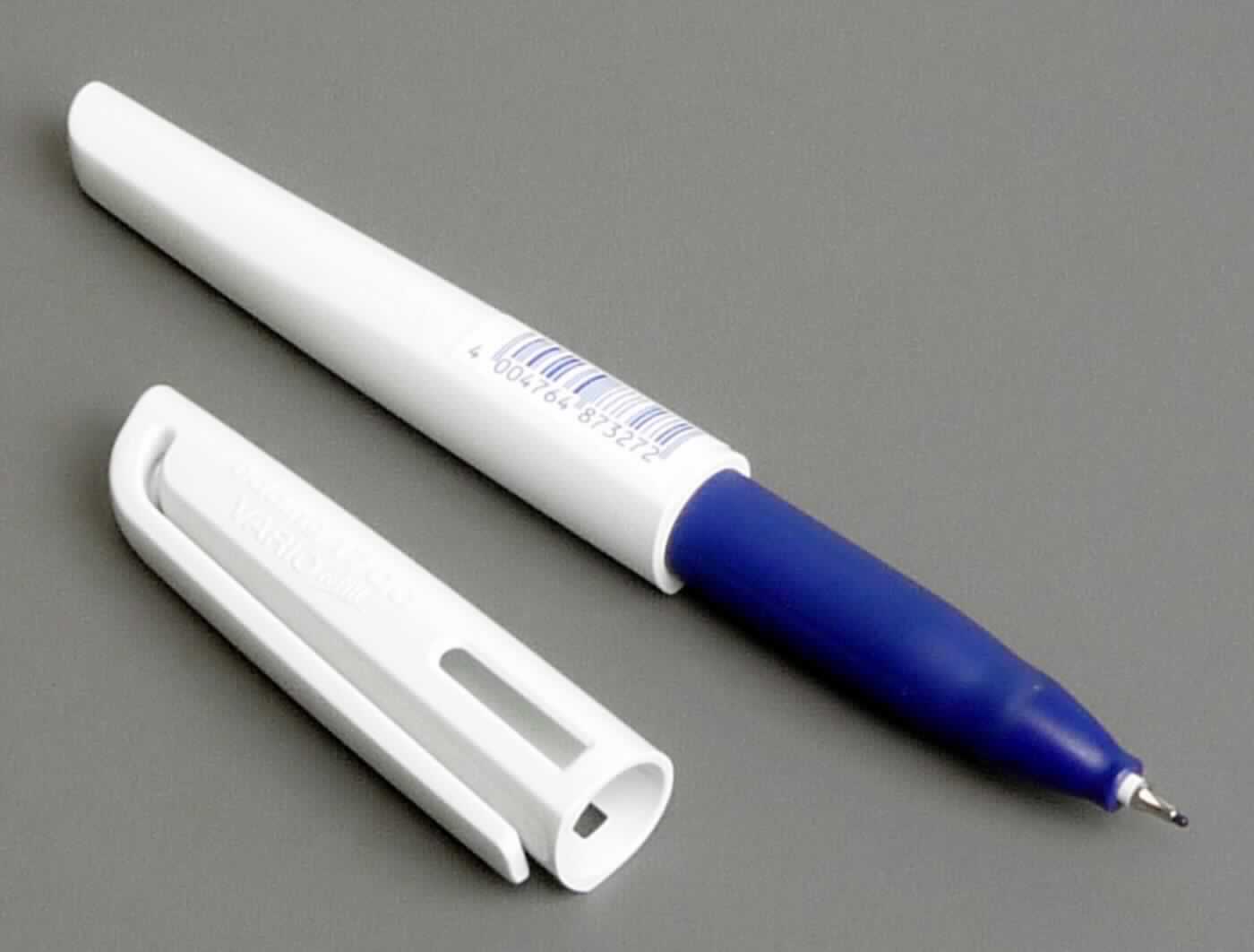 Es handelt sich bei der sog. "e-1706M Nachfüllmine" um eine Mine mit einer porösen, Metall gefassten Kunststoffspitze für ein Schreibgerät, hier Fineliner (nicht Gegenstand vZTA). 
Das Erzeugnis hat eine Strichbreite von ca. 0,5 mm.

Die in einer Kunststofftüte verpackte Ware wird als "erkennbares Teil eines Schreibers, kein Teil von Schreibfedern und Schreibfederspitzen" eingereiht.