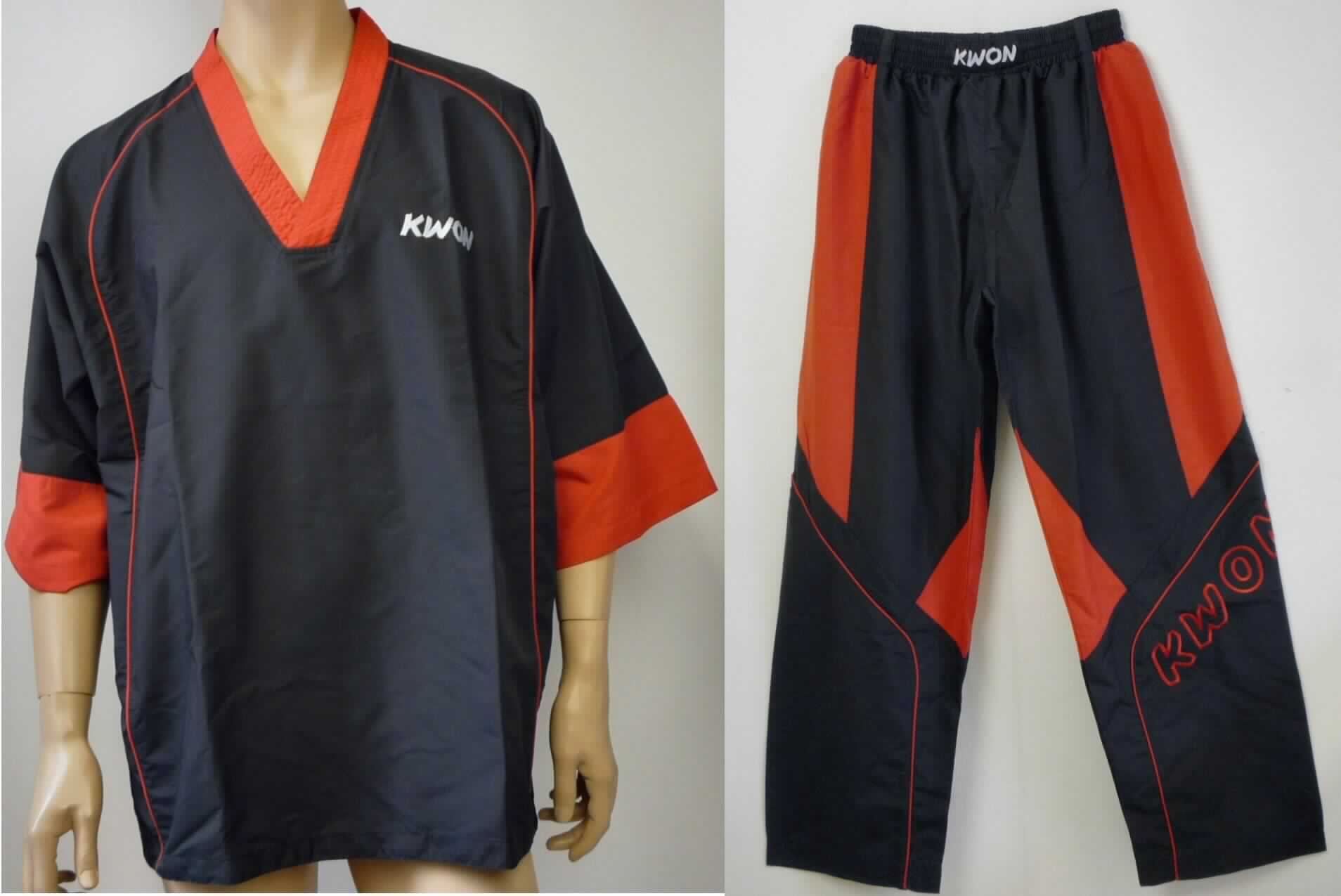 Zweiteilige Zusammenstellung bestehend aus einem Oberteil (andere Kleidung) und einer langen Hose, sog. Kickboxing Anzug Performer, Art. 20160 (schwarz/weiß), Art. 20161 (rot/schwarz), Art. 20162 (schwarz/rot), 
Größe L, Foto siehe Anlage, 
- in einem Polybeutel gemeinsam für den Einzelverkauf aufgemacht,
- aus verschiedenen ca. 0,3 mm dicken, einfarbigen Geweben aus lt. Antrag 100 % Polyester (synthetische
  Chemiefasern),
- keine Kombination, weil die Kleidungsstücke aufgrund der verschiedenfarbigen Gewebe nicht aus ein und 
  demselben Flächenerzeugnis hergestellt sind,
- lange Hose: 
-- in der Taille abschließend, mit einem elastischen Taillenbund und Tunnelzug;
-- ohne Öffnung und ohne Verschluss (unisex); im Schritt mit einem erweiternden Einsatz,
-- mit knöchellangen Hosenbeinen, 
-- mit kontrastfarbenen Paspelierungen und einem aufgestickten Firmennamen verziert,
-- an den Hosenbeinenden gesäumt.

"Lange Hose, aus Geweben, für Frauen, aus synthetischen Chemiefasern, keine Arbeits- und Berufskleidung, 
 nicht nach dem Batik-Verfahren handbedruckt"