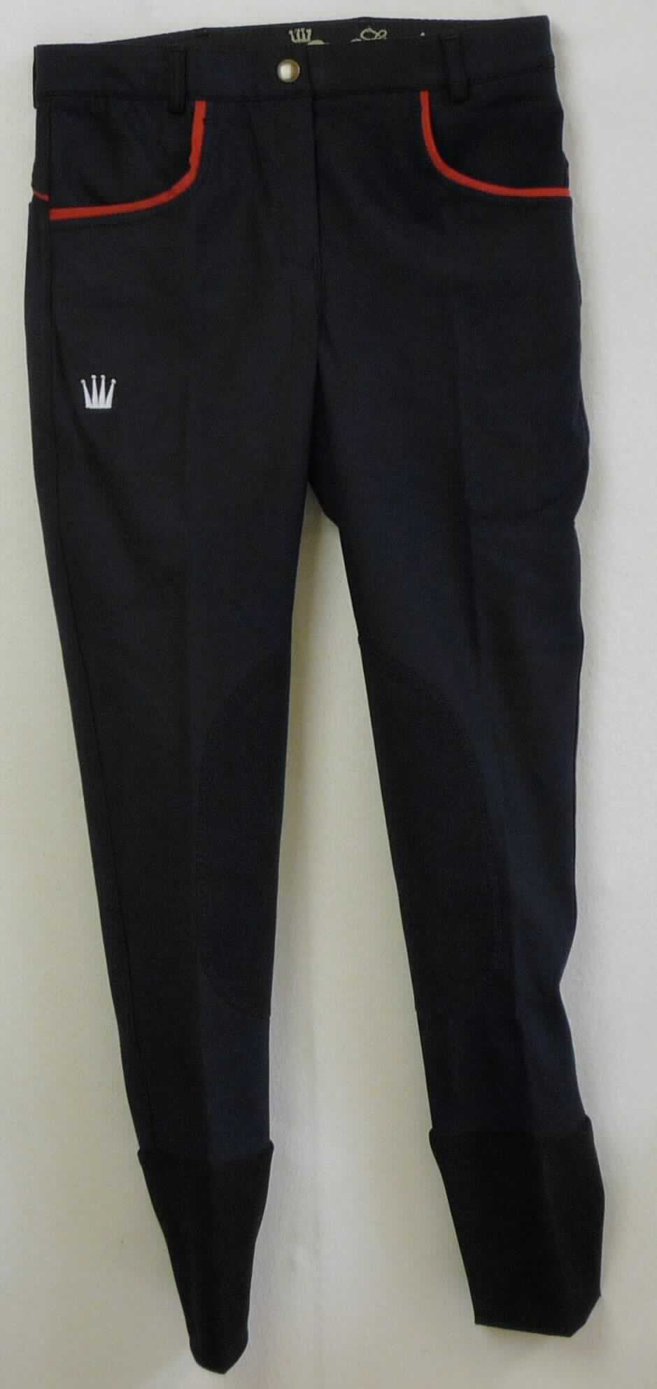 Lange Hose, sog. Reithose, Größe XS, Foto siehe Anlage,
- aus etwa 0,7 mm dicken, einfarbigen Geweben aus laut Etikett 70% Micro, 5% Spandex
  (Elastomergarn; beides synthetische Chemiefasern) und 25% Baumwolle,
- in der Taille abschließend; mit einem angesetzten Taillenbund mit Gürtelschlaufen,
- vorn mit einer Öffnung mit Reißverschluss und einer von rechts über links mit einem
  Hakenverschluss im Bund zu schließenden Patte (Frauenkleidung),
- vorn mit zwei eingesetzten Eingrifftaschen; mit kontrastfarbenen Paspeln verziert,
- mit zwei aufgesetzten Taschen,
- mit knöchellangen Hosenbeinen,
- im Bereich der Knie mit aufgenähten, ovalen Zuschnitten aus laut Antrag Leder,
- vorn und hinten mit Firmenemblemen bestickt,
- an den Beinabschlüssen mit etwa 14 cm langen Bündchen aus Gewirken,
- keine Arbeits- und Berufskleidung.

"Lange Hose, aus Geweben, für Frauen, aus synthetischen Chemiefasern, keine Arbeits- 
 und Berufskleidung, nicht nach dem Batik-Verfahren handbedruckt"
