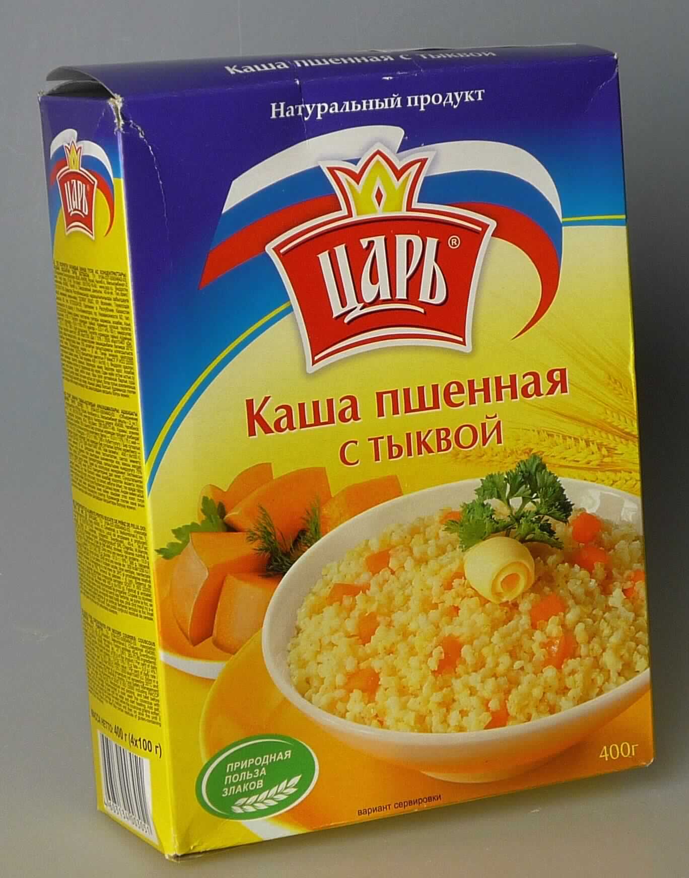 Mischung aus geschälten Hirsekörnern und Kürbis.

Antragsangaben (als zutreffend unterstellt): Hirsebrei mit Kürbis; zum Verzehr nach Aufkochen in heißem Wasser oder Milch; Kochzeit: 20 Minuten; Inhalt: Hirse, Kürbis getrocknet. Die geschälten Körner wurden nicht mit Dampf behandelt. Zur Zusammensetzung der Ware wurden vertrauliche Angaben gemacht.

Beschaffenheit des vorgelegten Warenmusters: inhomogene Mischung aus gelben, geschälten, überwiegend nicht allseitig gerundeten Körnern von Hirse (ca. 2 mm groß) mit orangebraunen, unregelmäßig geformten Stückchen. Der Anteil an Hirsekörnern überwiegt deutlich. Die Mischung ist in Kochbeuteln abgefüllt, von denen jeweils 8 Beutel in einer mehrsprachig bedruckten 400-g-Pappschachtel verpackt sind.   

Nach der Beschaffenheit der Hirsekörner beträgt der Stärkegehalt i. d. Trockenmasse mehr als 45 GHT und der  Aschegehalt i. d. Trockenmasse 2 GHT oder weniger.

Der Charakter der vorliegenden Mischung wird durch die geschälten Hirsekörner bestimmt. Die Mischung ist daher nach der AV 3b) in die Unterposition 1104 2917 der KN einzureihen.

Getreidekörner, anders bearbeitet, andere, geschält (entspelzt), auch geschnitten oder geschrotet.