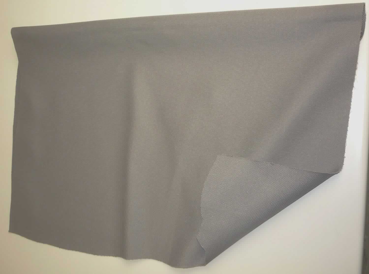 Kuliergewirke, Art. Knit Gestrick/Gewirke, TF 61377, Foto siehe Anlage,
- als Meterware, laut Antrag mit einer Breite von 137 cm,
- kein Samt, Plüsch, Schlingengewirke oder Schlingengestricke,
- aus laut Antrag 100 % Polyester (synthetische Chemiefasern),
- gefärbt,
- keine Elastomergarne oder Kautschukfäden enthaltend,
- nicht für Vorhänge und Gardinen.

"Gewirke, anderes als in den Positionen 6001 bis 6005 genannte, aus synthetischen Chemiefasern, gefärbt, 
 anderes als in den Unterpositionen 6005 3210 genannte"