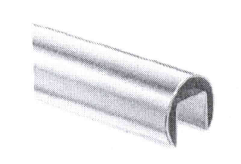 Glasleistenrohr aus Stahl

Bei der Ware handelt es sich um ein Hohlerzeugnis, dessen Querschnitt nur einen einzigen geschlossenen Hohlraum aufweist (Durchmesser 42,4 mm), mit durchgehender Nut (24 mm, Nutrohr, Glasleistenrohr) aus nicht rostendem Stahl (V2A, AISI 304). Das Rohr ist gewalzt, geschweißt und geschliffen bearbeitet und weist eine matt gebürstete Außenfläche auf. Es wird in Längen von 5000 mm geliefert und als Handlauf auf Glas verwendet.

Die Ware ist als "anderes geschweißtes Rohr, mit anderem nicht kreisförmigem Querschnitt, aus nicht rostendem Stahl" in den TARIC-Code 7306 6910 00 einzureihen.