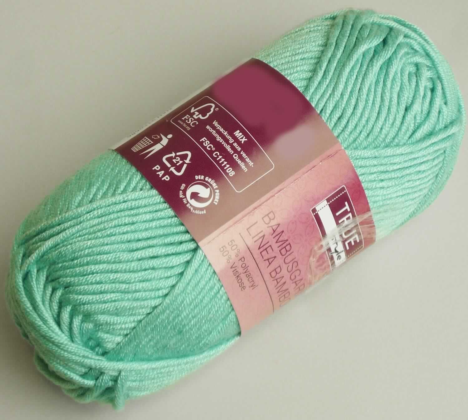 Strickgarn, sog. Bambusgarn Linea Bamboo, Art. NAN3150707, Foto siehe Anlage,
- als Meterware im Knäuel, lt. Antrag mit einer Länge von 70 m,
- laut Untersuchungsergebnis:
-- gefärbtes Garn,
-- gezwirnt, mit einer S-Drehung als letzter Drehung, u. a. damit kein Nähgarn,
-- aus synthetischen und künstlichen Spinnfasern; die Antragsangaben von 50 % Polyacryl (synthetische 
   Chemiefasern) und 50 % Viskose (künstliche Chemiefasern) können als zutreffend angesehen werden,
-- mit einem Gewicht von 50 g (in Aufmachung für den Einzelverkauf),
-- mit einem Titer von ca. 7215 dtex, somit kein Bindfaden der Position 5607.

"Garn aus künstlichen Spinnfasern, kein Nähgarn, in Aufmachung für den Einzelverkauf"