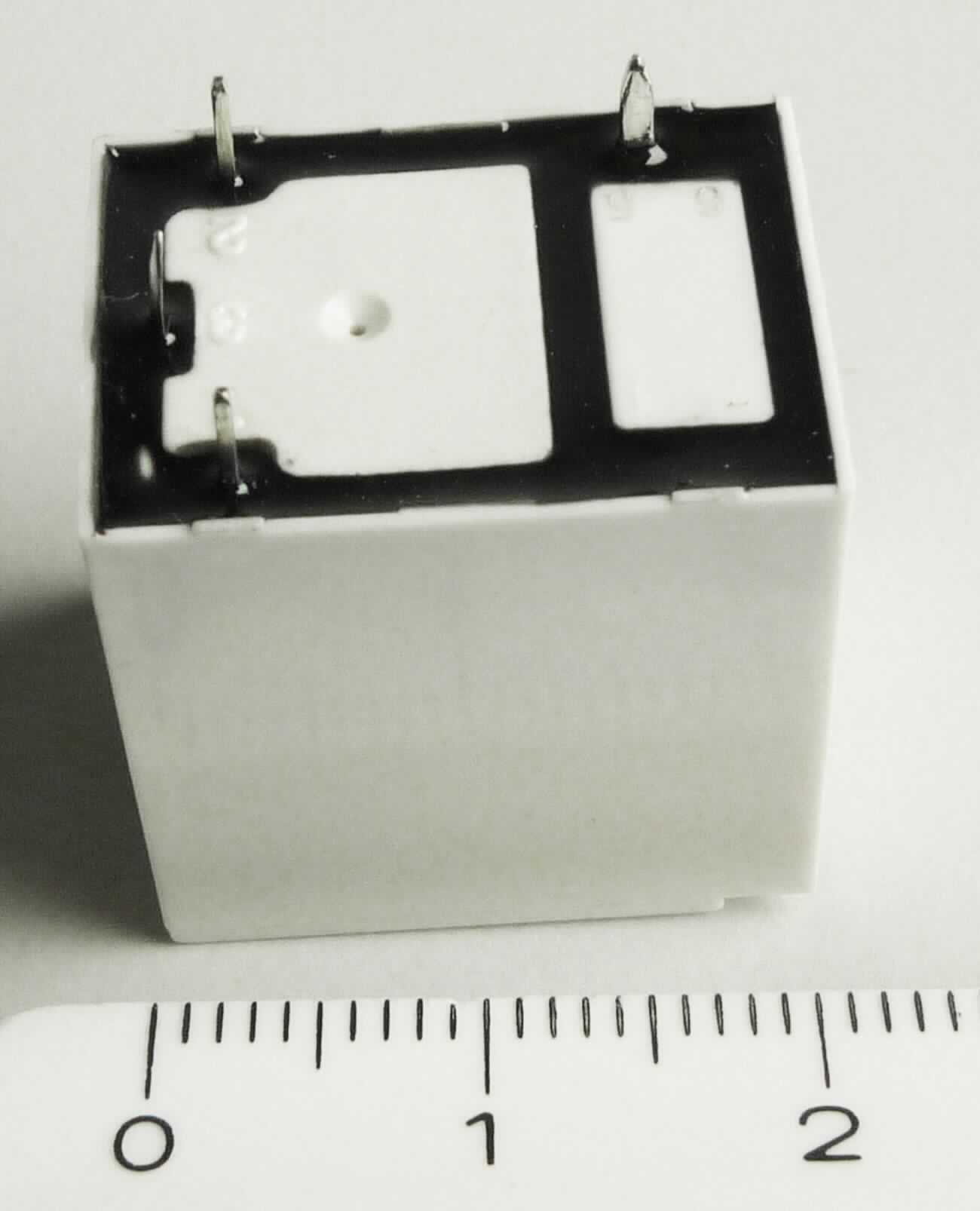 Miniature PCB-Relay flux tight, NF7-001E24,
- in einem Kunststoffgehäuse mit einer Spule und mehreren Anschlusspins,
- mit einer Spulenspannung von 24 V und einem Laststrom von max. 16 A,
- mit einem Abstand zwischen den Anschlusspins des Lastkreises von 15 mm,
- zum elektromagnetischen Schalten.

Die Ware wird als "elektrisches Gerät zum Schließen und  Unterbrechen von elektrischen Stromkreisen, Relais, für eine Spannung von 60 V oder weniger, für eine Stromstärke von mehr als 2 A, nicht für bestimmte Luftfahrzeuge,   keine Ware des TARIC-Codes 8536 4190 40 0 oder 8536 4190 50" eingereiht.

Anlage: 1 Abbildung