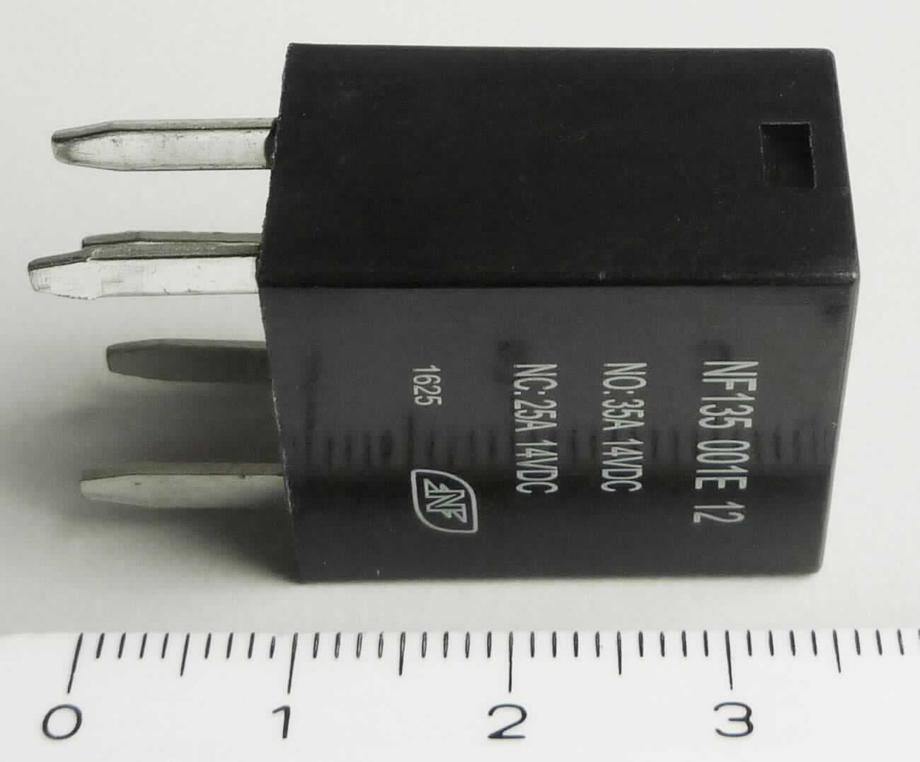 Relais, NF135-001E12,  
- in einem Kunststoffgehäuse mit einer Spule und mehreren Anschlusspins,
- mit einer Spulenspannung von 12 V und einem Laststrom von über 16 A (max. 35 A),
- zum elektromagnetischen Schalten.

Die Ware wird als "elektrisches Gerät zum Schließen und  Unterbrechen von elektrischen Stromkreisen, Relais, für eine Spannung von 60 V oder weniger, für eine Stromstärke von mehr als 2 A, nicht für bestimmte Luftfahrzeuge,   keine Ware des TARIC-Codes 8536 4190 40 0 oder 8536 4190 50" eingereiht.

Anlage: 1 Abbildung
