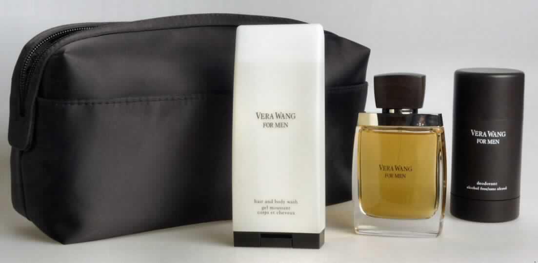 Vera Wang Travel-Set

Bei der vorliegenden Ware handelt es sich um eine Warenzusammenstellung bestehend aus einem Eau de Toilette-Spray (Inhalt: 50 ml), einem Deodorant-Stift (Inhalt: 75 ml) und einem Shampoo für Haar und Körper (Inhalt: 100 ml). Die Waren liegen in einer braunen Reißverschlusstasche vor, die wiederum in einer Pappfaltschachtel für den Einzelverkauf aufgemacht ist. Die Verpackung enthält Angaben zur Verwendung und Zusammensetzung.

Zolltariflich liegt ein Duftwasser vor.