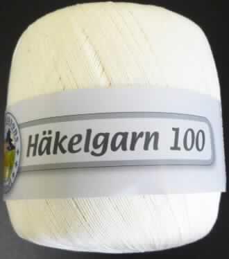 Garn (lt. Antrag: "Häkelgarn 100", siehe Foto)
- aus Baumwolle,
- in Aufmachungen für den Einzelverkauf (Papphülse, mit einem Gewicht -einschließlich 
  der Unterlage- von 100 g),
- gezwirnt, 
- mit einer Z-Drehung als letzter Drehung; jedoch nicht appretiert (kein Nähgarn),
- mit einem Titer von 1767 dtex (kein Bindfaden der Position 5607),
- gefärbt