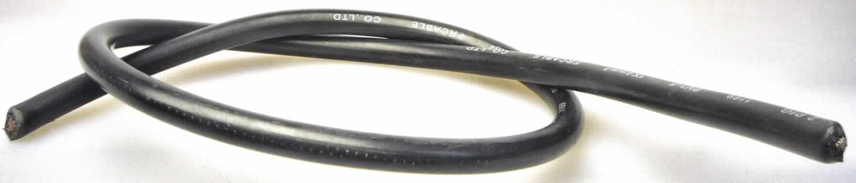 Isoliertes elektrisches Kabel, nach Einführerangaben bestehend aus 56 Kupfereinzeldrähten (Einzeldurchmesser 0,30 mm) mit gemeinsamer Kunststoffisolierung, für eine Spannung von 400 bis einschließlich 1.000 V, mit einer Länge von 500 Metern, aufgerollt auf Kabeltrommel, zum elektrischen Verbinden von Solarmodulen mit Stromrichtern.

Die Ware ist als "isoliertes Kabel, kein Wickeldraht, kein Koaxialkabel oder anderer koaxialer elektrischer Leiter, kein Zündkabelsatz oder anderer Kabelsatz von der für Beförderungsmittel verwendeten Art, für eine Spannung von 1.000 V oder weniger, ohne Anschlussstücke, nicht von der für die Telekommunikation verwendeten Art, mit einem Durchmesser der Leitereinzeldrähte von weniger als 0,51 mm, für eine Spannung von 1.000 V" einzureihen.