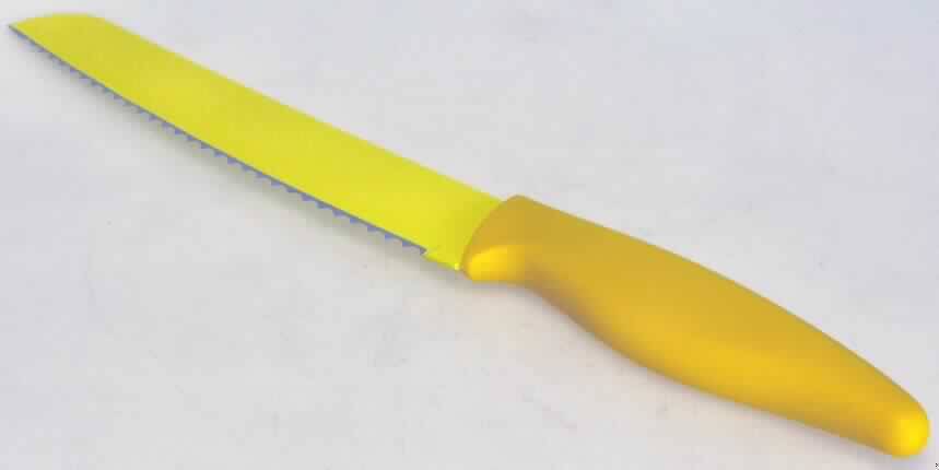 "Brotmesser"; es handelt sich um Messer mit schneidender, feststehender Klinge aus nichtrostendem Stahl (2Cr13) mit Wellenschliff. Sie sind mit einer farblich auf den Kunststoffgriff (PP) abgestimmten Antihaft-Beschichtung (Xynflon) ausgestattet (Werkstoffe lt. Antragstellerangaben).
Gesamtlänge ca. 32,4 cm
Länge der Klinge ca. 20 cm

Sie sind in einer Blisterverpackung aufgemacht.

Abbildung siehe Anlage.

Derartige Erzeugnisse gehören als " Messer (Tischmesser) mit feststehender Klinge aus Stahl" zur Codenummer 8211 9100 00 des Integrierten Zolltarifs der EG (TARIC).
