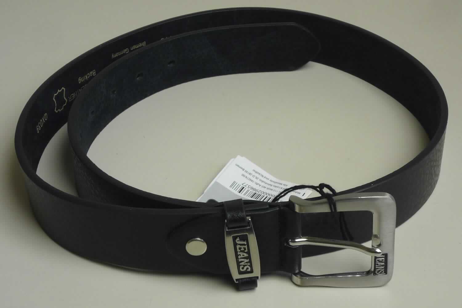 Gürtel aus rekonstituiertem Leder, sog. Gürtel aus Leder mit PU-Beschichtung, Abbildung siehe Anlage, 
- aus verschiedenen Stoffen zusammengesetzter Gürtel, bestehend aus 
- - einer ca. 0,5 mm dicken Außenlage aus mit Kunststoff überzogenem Gewebe, 
- - einer ca. 3 mm dicken Mittellage aus rekonstituiertem Leder, 
- - einer ca. 0,5 mm dicken Innenlage aus Leder, 
- das rekonstituierte Leder bestimmt im Hinblick auf die Verwendung (Zugfestigkeit) und den Umfang (Dicke) 
  den Charakter der zusammengesetzten Ware, 
- mit einem Gürtelverschluss (Schnalle) aus unedlem Metall, 
- mit gestanzten Löchern versehen, 
- mit einer Länge (incl. Schnalle) von ca. 110 cm und einer Breite von ca. 3,3 cm, 
- nicht handgearbeitet (laut Antrag).

"Bekleidungszubehör (Gürtel), aus Leder und rekonstituiertem Leder, nicht handgearbeitet"