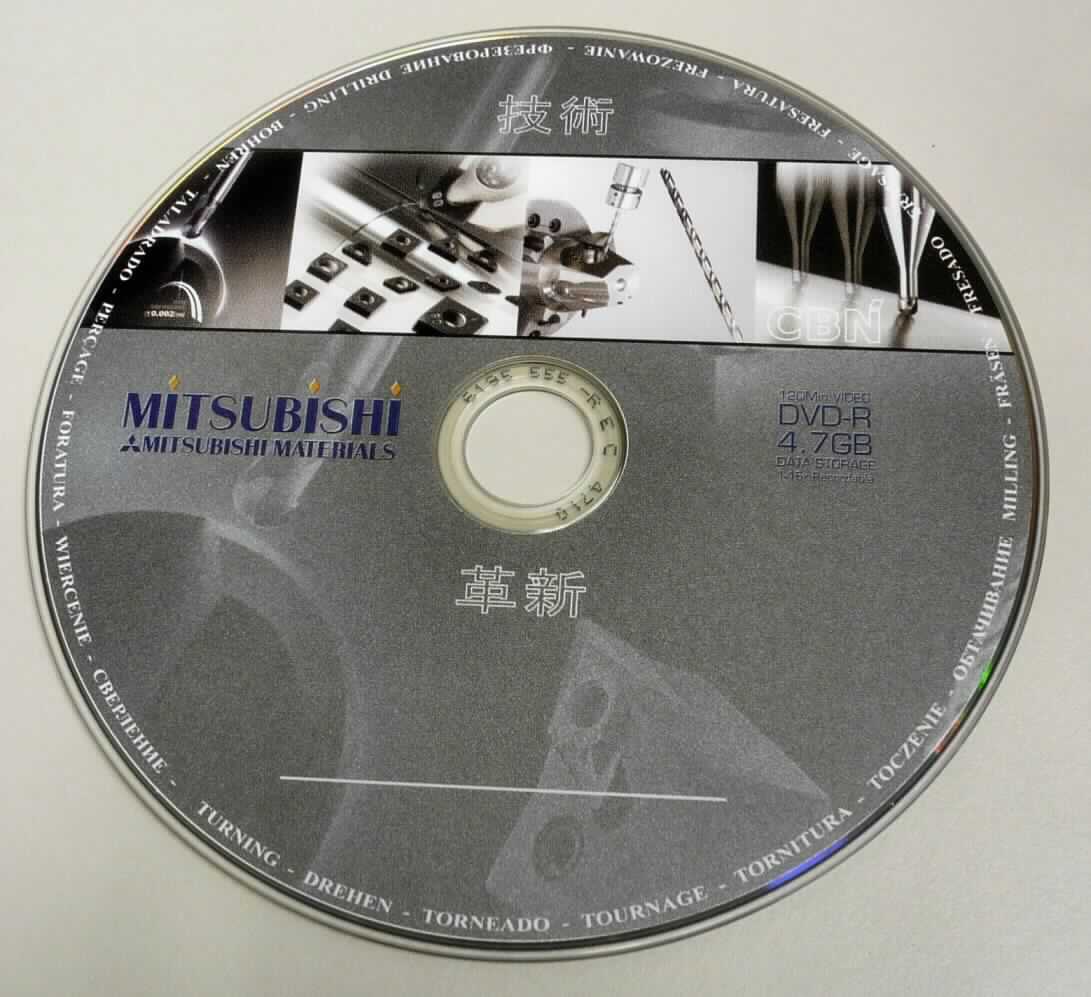 DVD-R ohne Aufzeichnung mit einem Label bedruckt, in einer Schutzhülle aus Pappe, zur Aufnahme eines digitalen Produktkatalogs bestimmt, mit einer Kapazität von ca. 4,7 GB. 

Die Ware wird als "optischer Aufzeichnungsträger ohne Aufzeichnungen,
Platte (discs) für Laserabnehmersysteme, mit einer Aufnahmekapazität von mehr als
900 Megabytes bis 18 Gigabytes, nicht löschbar" eingereiht.


Anlage: 1 Abbildung