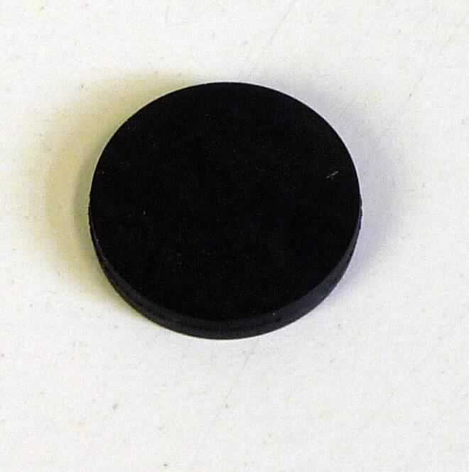 Angaben des Antragstellers: 
Valve Disc / Ventilteller / Ventilscheibe
Verwendungszweck: Dichtungsfunktion im Ölfilter im Kfz.
Material: NBR-Kautschuk

Untersuchungsergebnisse an Warenmustern:
Scheiben aus einem schwarzen, elastischen Material (Durchmesser: ca. 1,8 cm; Höhe: ca. 3 mm).

Befund:
Es liegt eine andere Ware aus Weichkautschuk von der für Kraftfahrzeuge der Positionen 8701 bis 8705 bestimmten Art im Sinne der Unterposition (KN) 4016 9957 vor.