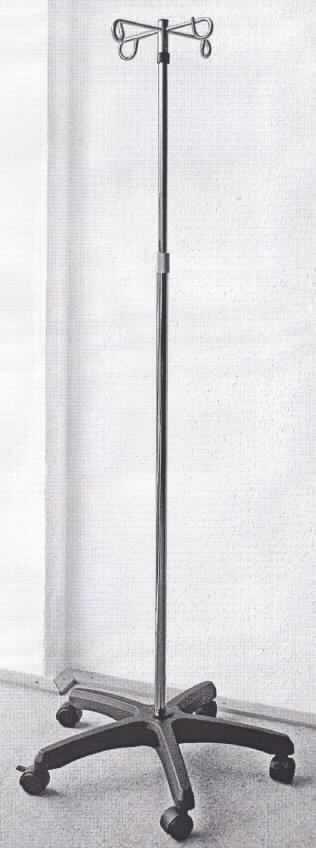 Infusionsständer, siehe Anlage.
Es handelt sich um einen höhenverstellbaren, rollbaren Infusionsständer bestehend aus einem ca. 63 cm großen, fünfarmigen Fußteil aus Kunststoff, mit fünf Doppellaufrollen, in den ein stabförmiges Stativ aus Metall eingeschraubt ist, das am oberen Ende ein Flaschenkreuzteil mit vier Haken aufweist. Das Erzeugnis ist in der Höhe von 117 cm bis 208 cm verstellbar und dient zum Anhängen von Schwerkraftinfusionen.
Es ist als "Möbel für die Human-, Zahn- Tiermedizin oder die Chirurgie, Infusionsständer" einzureihen.