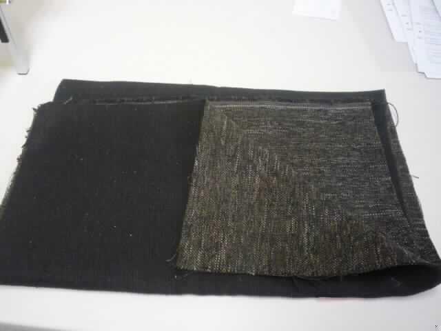 Gewebe (lt. Antrag: "Stoff Panama", siehe Foto)
- als Meterware,
- mit einer Breite von mehr als 30 cm, 
- aus (lt. Untersuchung)  44,9 GHT synthetischen Spinnfasern (32,8 GHT Polyester und 
  12,1 GHT Polyacryl), 8,6 GHT künstlichen Spinnfasern (Viskose), 19,6 GHT synthetischen
   Filamenten (Polyester) und 26,9 GHT Baumwolle,
- mit einem Quadratmetergewicht von 687 g,
- in Musterbindung (weder Leinwand- noch Köperbindung),
- buntgewebt