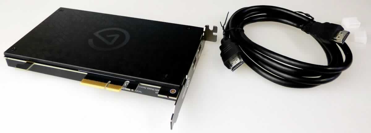Warenzusammenstellung in Aufmachung für den Einzelverkauf, bestehend aus:
- einer Computer-Einbaukarte (sog. Game Capture 4K60 Pro), bestehend aus einer mit aktiven 
  und passiven Bauelementen bestückten Platine mit einem rechteckigen Deckelgehäuse aus 
  unedlem Metall (Größe ca. 178 x 121 x 21 mm), einer PCI-Kontaktleiste, einer HDMI-Eingangs-
  buchse zum Anschluss von Videospielkonsolen (z.B. XBox One oder PlayStation 4), einer 
  HDMI-Ausgangsbuchse zum Anschluss eines TV-Gerätes oder Monitors zur Wiedergabe des 
  Live-Signals der entsprechenden Videospielkonsole und einer Einbaublende aus unedlem
  Metall; das Gerät dient i.W. dazu, mittels einer per Download zur Verfügung gestellten speziellen 
  Software vom Benutzer ausgewählte Spielsequenzen von einer Videospielkonsole in 4K-HD-
  Qualität zu erfassen und unter Anpassung der jeweiligen Signale platzsparend auf einem PC 
  abzuspechern;
- einem HDMI-Kabel (Länge ca. 1,5 m)
- einer kleinen Plakette mit einem Logo aus unedlem Metall mit Klebepad sowie
- einer kleinen, mehrsprachigen Broschüre mit Sicherheitshinweisen.
Charakterverleihender Bestandteil der in einem bedruckten Verkaufskarton verpackten Warenzu-
sammenstellung ist die Game-Capture-Karte. Sie ist erkennbar hauptsächlich dazu bestimmt, als 
Zubehör für Videospielkonsolen der Unterposition (KN) 9504 5000 verwendet zu werden.

Die Ware ist als "Zubehör, erkennbar hauptsächlich für Videospielkonsolen der Position 9504 
bestimmt, nicht von den Unterpositionen (KN) 9504 2000 bis 9504 4000 erfasst" einzureihen.