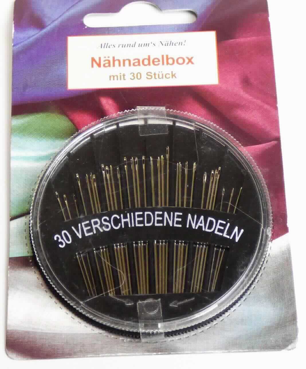 Es handelt sich um insgesamt 30 unterschiedlich lange und dicke Nadeln aus Stahl, mit zugespitztem Stift an einem Ende und einem Nadelöhr am anderen Ende. 
Die Erzeugnisse sind in einer kreisrunden Kunststoffdose verpackt und auf einem bedruckten Pappaufhänger befestigt und dienen zum Nähen.
Länge: etwa 32 bis 48 mm.
- Antragstellerangaben -

Abbildung siehe Anlage.

Derartige Waren gehören als "Nähnadeln aus Stahl" zur Codenummer 7319 9010 00 0 des Zolltarifs.