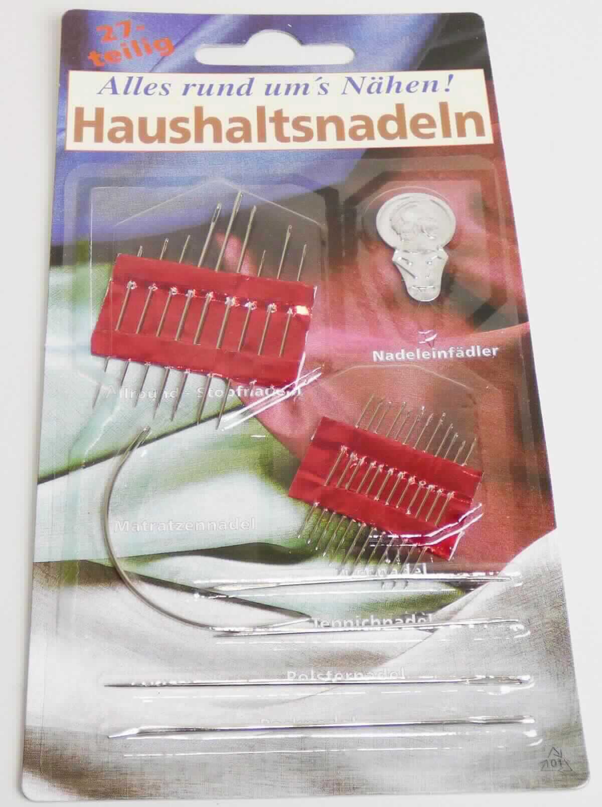 Es handelt sich um Warenzusammenstellungen, bestehend aus 26 etwa 3,5 - 7,5 cm langen Nadeln (Stopfnadeln, Nähnadeln, Matratzennadel, Tuchnadel, Teppichnadel, Polsternadel, Packnadel) aus Stahl mit einem zugespitztem Stift an einem Ende und einem Nadelöhr am anderen Ende und einem Nadeleinfädler aus unedlem Metall.
Je nach Art der Nadel sind die Spitzen unterschiedlich geformt. Eine Nadel ist gebogen.
Die Erzeugnisse sind gemeinsam in einer Blisterverpackung mit bedrucktem Pappaufhänger für den Einzelverkauf aufgemacht.
- Antragstellerangaben -

Die Nadeln bestimmen insbesondere im Hinblick auf die Bedeutung für die Verwendung und den Umfang den Charakter der Warenzusammenstellung.

Abbildung siehe Anlage.

Derartige Erzeugnisse gehören als "Nähnadeln aus Stahl" zur Codenummer 7319 9010 00 0 des Zolltarifs.