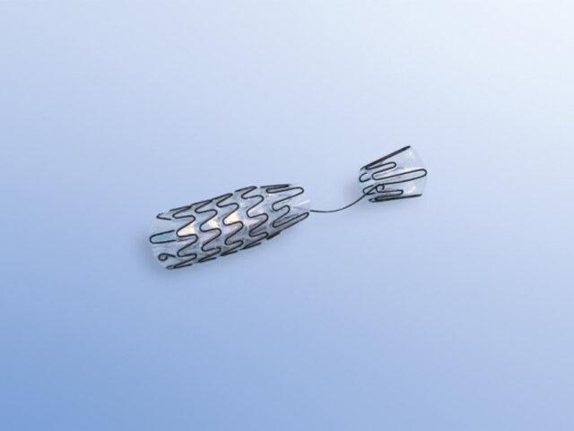 Sog. Stent, Art.-Nr. 2540020030, 2540020040, im Wesentlichen bestehend aus einem selbstexpandierenden, röhrenförmigen Stent aus einem Nitinol-Metallgeflecht, beschichtet mit einem nicht resorbierbaren CO-Polymer (verhindert ein Einwachsen in das Gewebe), mit Verankerungssegment und einer Gesamtlänge von entweder 30 oder 40 mm.
Der Stent wird mit Hilfe eines Einführsystems (nicht Gegenstand dieser vZTA-Entscheidung) dauerhaft in den menschlichen Körper implantiert, wo er selbstständig expandiert und eine Verengung überbrückt. Er wird bei Obstruktionen im urologischen Bereich (z. B. Blasenhalsstenosen) verwendet.
Zur äußeren Form siehe Abbildung in der Anlage.

​​​​​​​Die Ware wird als "Vorrichtung zum Implantieren in den menschlichen Körper, zum Beheben eines Funktionsschadens, nicht von den Unterpositionen (KN) 9021 1010 bis 9021 9010 erfasst" eingereiht.
