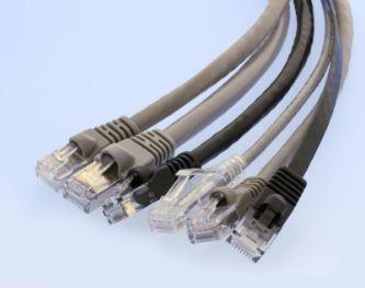 Isoliertes elektrisches Kabel, sog. "Patchkabel (Cat.6 U/UTP)",
- mit Innenleiter aus Kupfer, mit einer Länge von ca. 5 m, mit grauem Kabelmantel,
- an beiden Enden jeweils mit einem RJ45-Stecker ausgestattet, Hauben mit Knickschutz,
  Zugentlastung und Rasthebelschutz, 
- für eine Spannung von max. 300 V,
- zum Übertragen von Telekommunikationsdaten und zum Verbinden von Netzwerk- und
  Telekommunikationsgeräten.

Die Ware ist als "isoliertes elektrisches Kabel, nicht von den Unterpositionen (HS) 8544 11 bis 8544 30 erfasst, für eine Spannung von 1000 V oder weniger, mit Anschlussstücken versehen, von der für die Telekommunikation verwendeten Art" einzureihen.