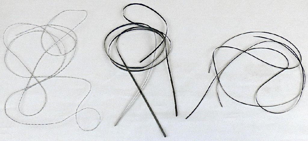 Überzogener Streifen der Position 5404, sog. Reflexmaterial, Foto siehe Anlage,
- als Meterware, 
- aus einem Streifen aus synthetischer Spinnmasse (laut Antrag aus Polyethylenterephthalat) mit einer
  Breite von laut Antrag 2 mm (Streifen der Position 5404),
- beidseitig mit dem bloßen Auge wahrnehmbar mit Kunststoff (Klebeschicht) überzogen und mit
  metallisierten Glaskugeln versehen.

"Streifen der Position 5404, mit Kunststoff überzogen, aus synthetischer Spinnmasse"