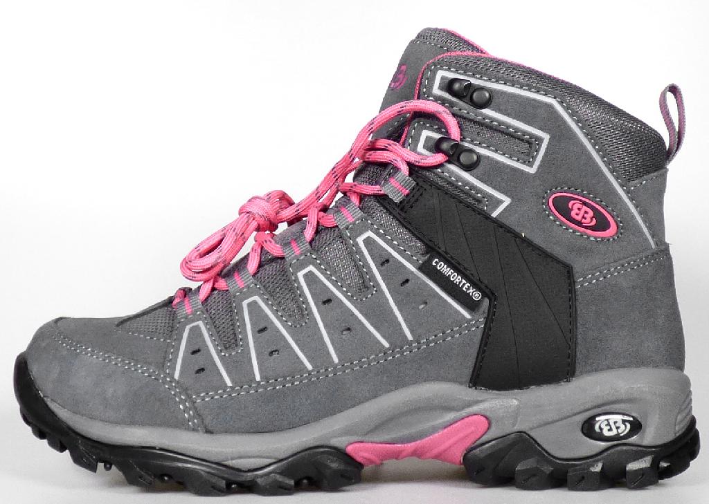 Stiefel, sog. Freizeitschuhe, unisex, Größe 38, Foto siehe Anlage,
- mit Laufsohlen aus (laut Antrag) Kunststoff; ohne Hauptsohle aus Holz,
- mit Oberteil aus Leder (den größten Teil der Außenfläche bildend), Kunststoff (Spinnstoff mit einer
  mit bloßem Auge wahrnehmbaren Außenschicht aus Kunststoff) und Spinnstoff,
- auf das Oberteil sind Verstärkungsteile aus Leder aufgesetzt,
- im Fersenbereich mit einer Anziehhilfe,
- seitlich mit punktförmigen Ausparungen verziert, 
- seitlich und im Bereich der Lasche mit Firmenlogos ausgestattet,
- mit Schnürsenkelverschluss, teilweise mit abstehenden Haken,
- ohne Metallschutz in der Vorderkappe,
- den Knöchel, jedoch nicht die Wade bedeckend,
- mit einer Länge der Innensohle von ca. 25,5 cm
- nicht als Männer- oder Frauenschuhe erkennbar.

"Schuhe mit Laufsohlen aus Kunststoff und Oberteil aus Leder, andere als in den
 Unterpositionen 6403 12 bis 6403 59 genannte, den Knöchel bedeckend, andere als in der
 Unterposition 6403 9105 genannte, jedoch nicht die Wade bedeckend, andere als in der
 Unterposition 6403 9111 genannte, nicht als Männer- oder Frauenschuhe erkennbar, andere
 als in der Unterposition 6403 9113 10 genannte"