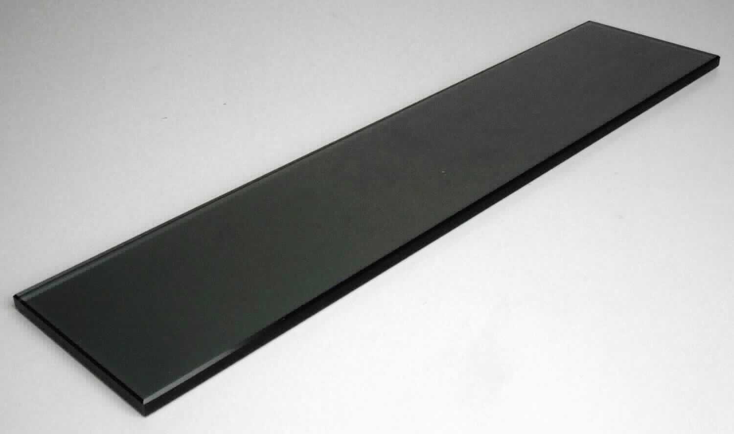 Vorgespanntes Einschichten-Sicherheitsglas, sog. Float Glas ESG Parsol Bronce, Foto siehe Anlage,
- laut Antrag:
- - thermisch vorgespanntes, in der Masse gefärbtes Glas,
- - in den Abmessungen: 41,9 cm x 9,4 cm x 0,8 cm (kann nach Anforderung variieren),
- - je nach Anforderung mit bearbeiteten Kanten, Ecken oder Lochbohrung (nach Anforderung),
- - zum Einsatz in der Möbelindustrie.

"Vorgespanntes Einschichten-Sicherheitsglas, anderes als in der Unterposition 7007 11 genannte, 
 in der Masse gefärbt"