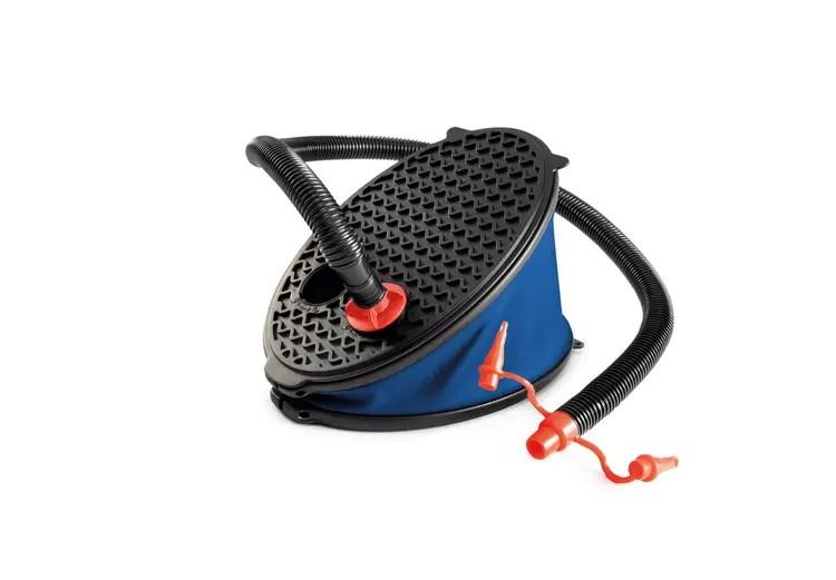 Intex - Fußpumpe Bellows 29cm Art. 960168 (Abbildung siehe Anlage), 
- aus einem nahezu ovalen, hohlen Körper aus verformbarem Kunststoff,  an der Ober- und 
  Unterseite mit einer festen Platte versehen, mit Ventil, Lufteinlassöffnung sowie einem mit 
  einem Anschlussstück versehenen Luftförderschlauch,  
- zum Aufpumpen von Luftmatratzen, Schlauchbooten und ähnlichen Waren.  

"Fußbetriebene Luftpumpe"